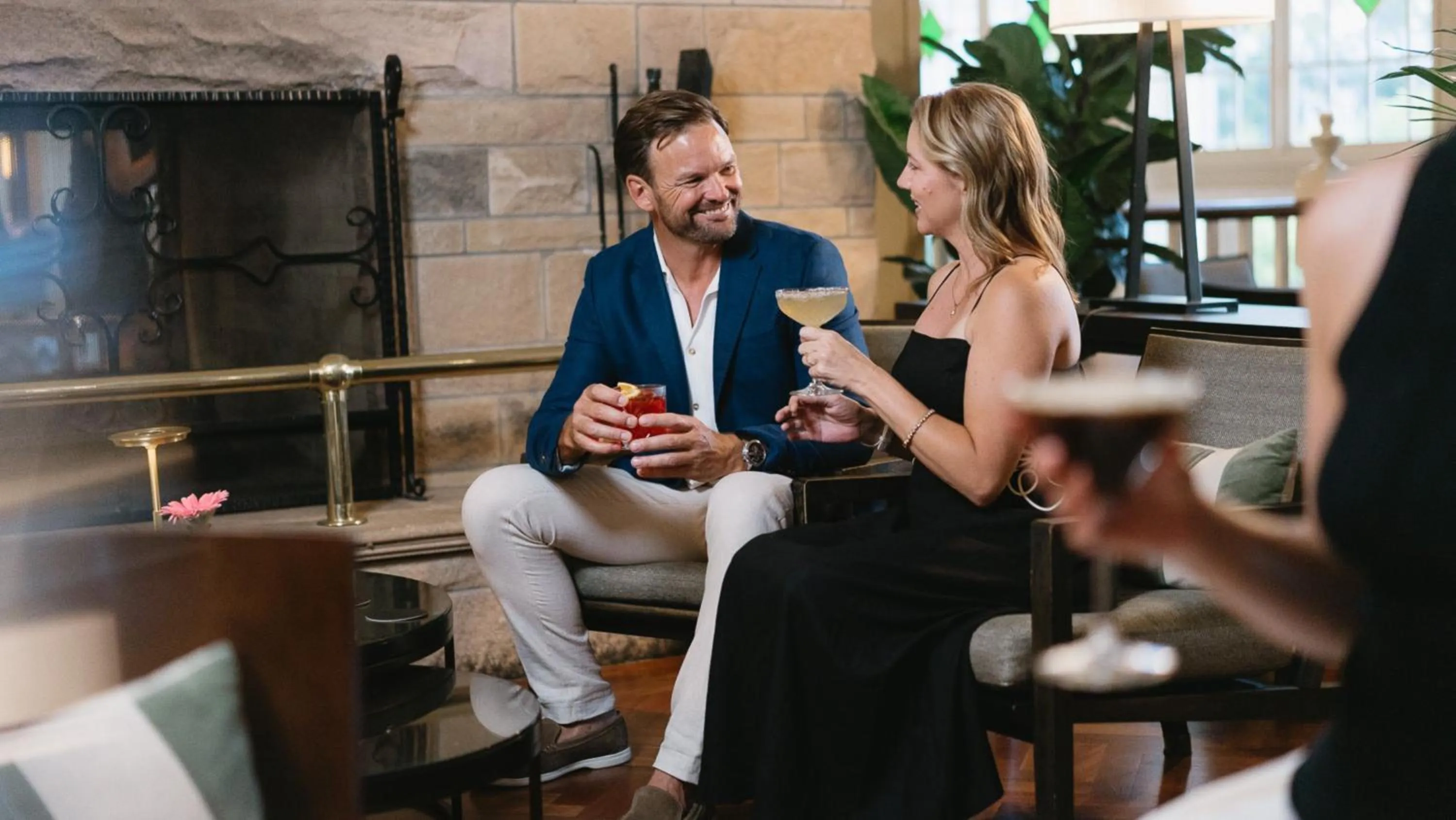 Lounge or bar in InterContinental Sanctuary Cove Resort by IHG