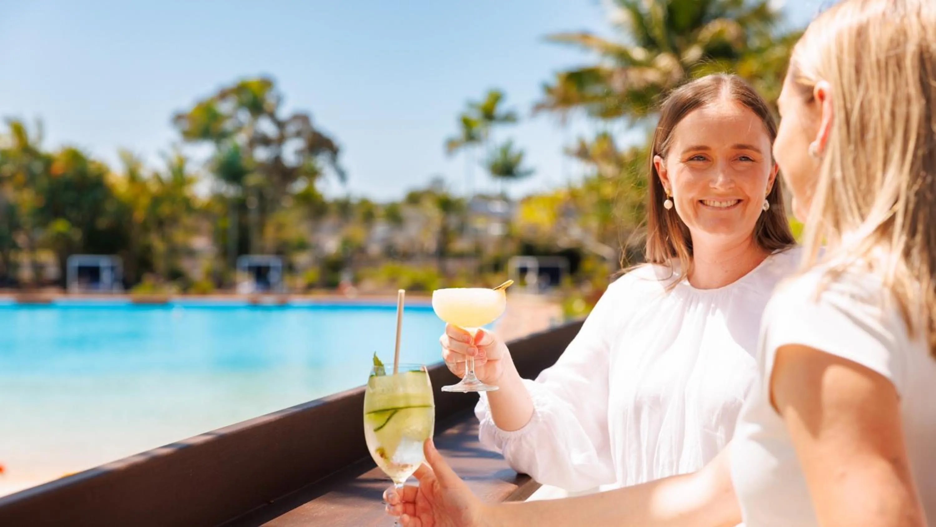 Lounge or bar in InterContinental Sanctuary Cove Resort by IHG