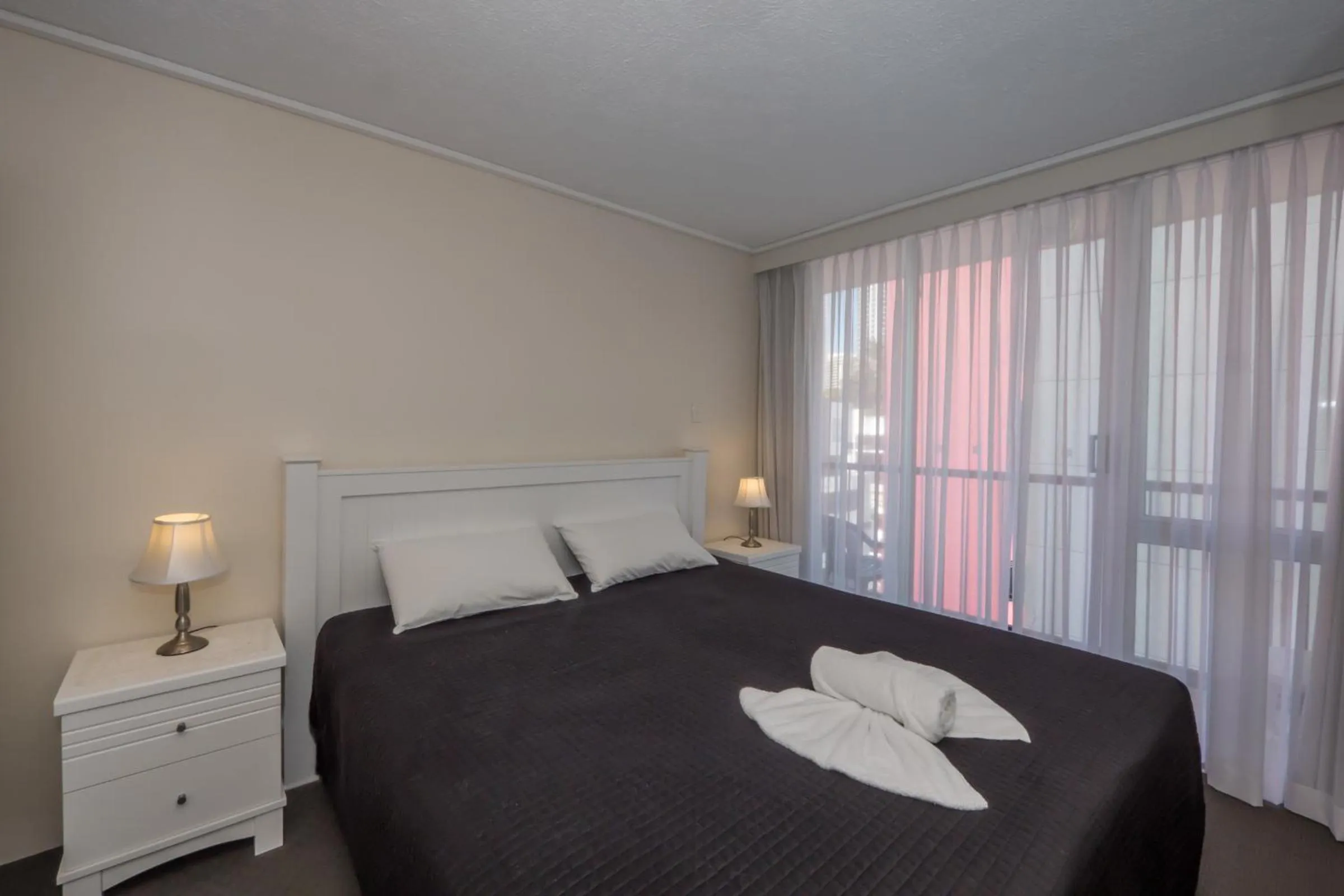 Photo of the whole room, Bed in Centrepoint Resort