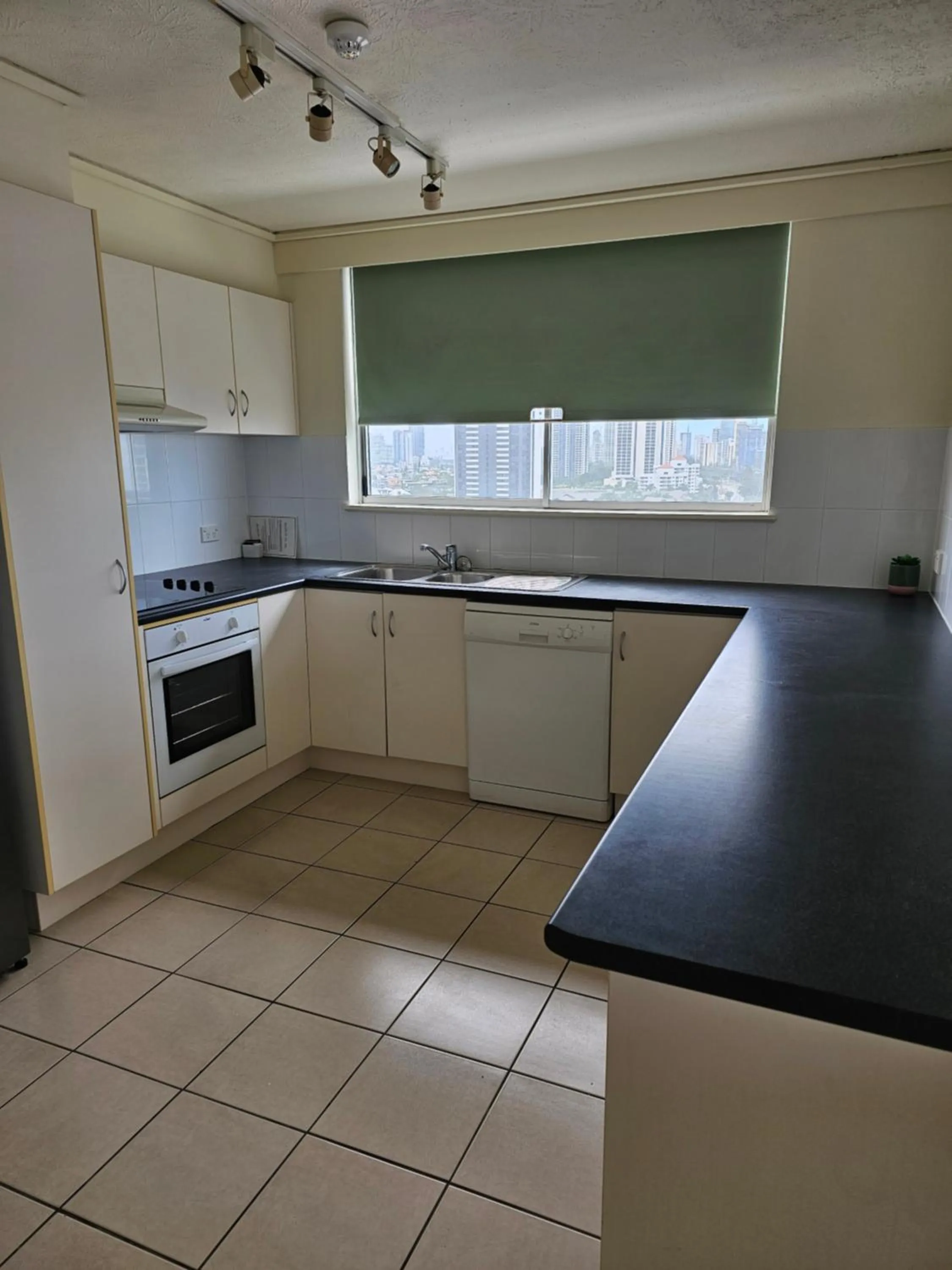 kitchen in Centrepoint Resort