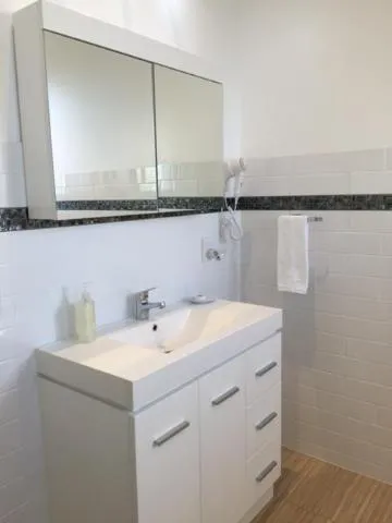 Bathroom in Seaside Beachfront Villas Rarotonga