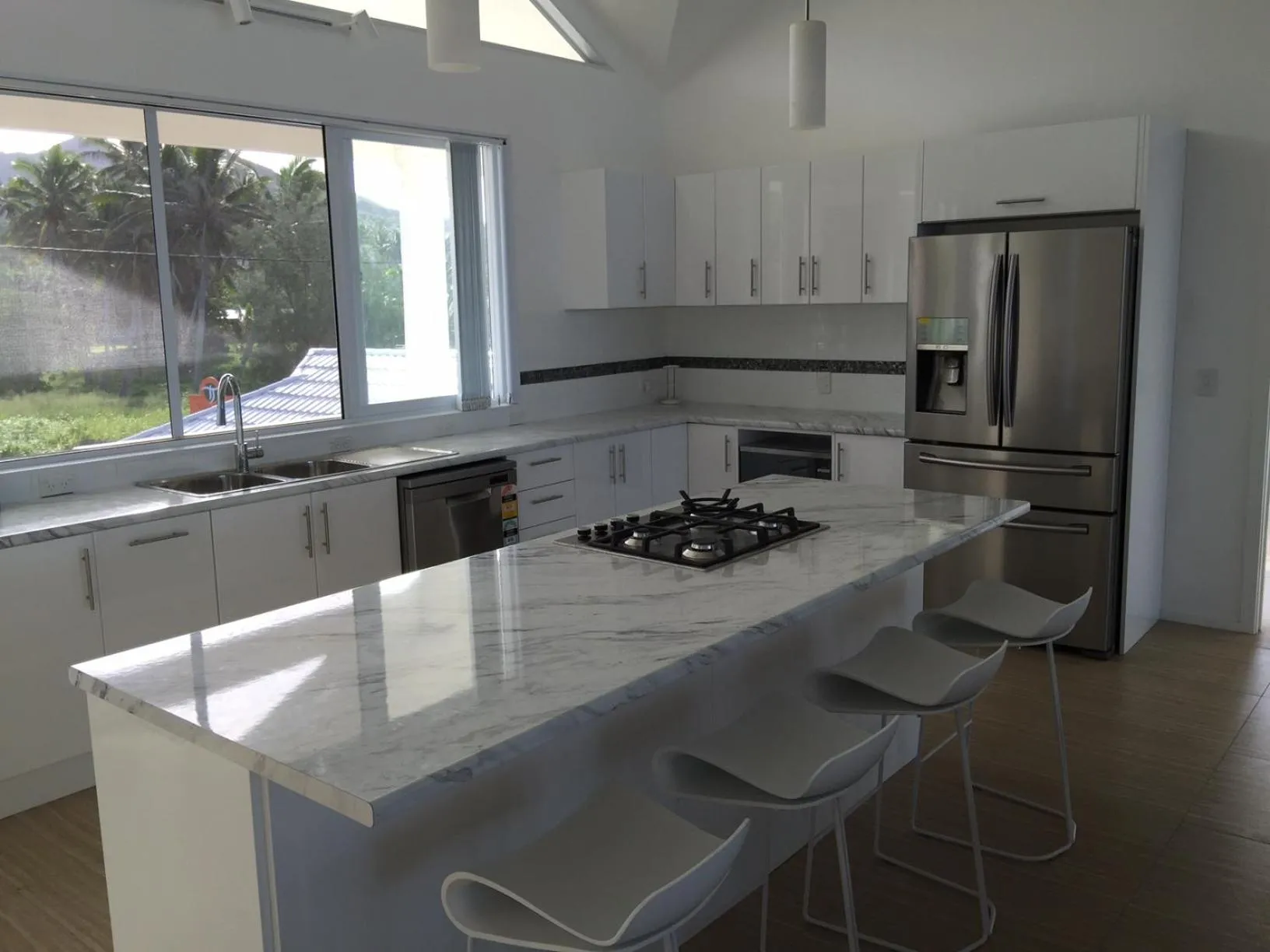 Kitchen or kitchenette in Seaside Beachfront Villas Rarotonga