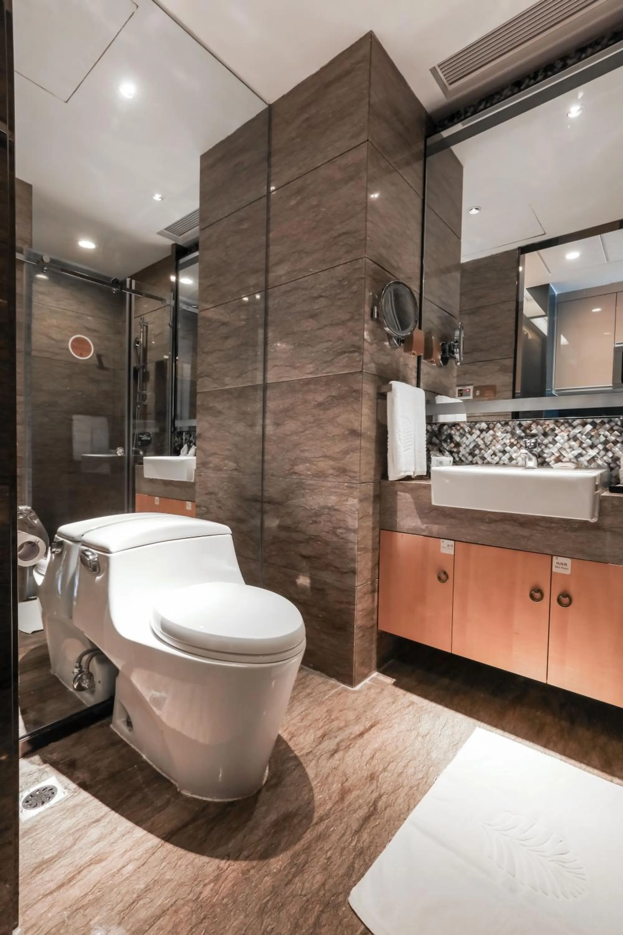 Toilet in Vaperse Hotel Guangzhou Zhujiang New Town - Free Shuttle Bus During Canton Fair