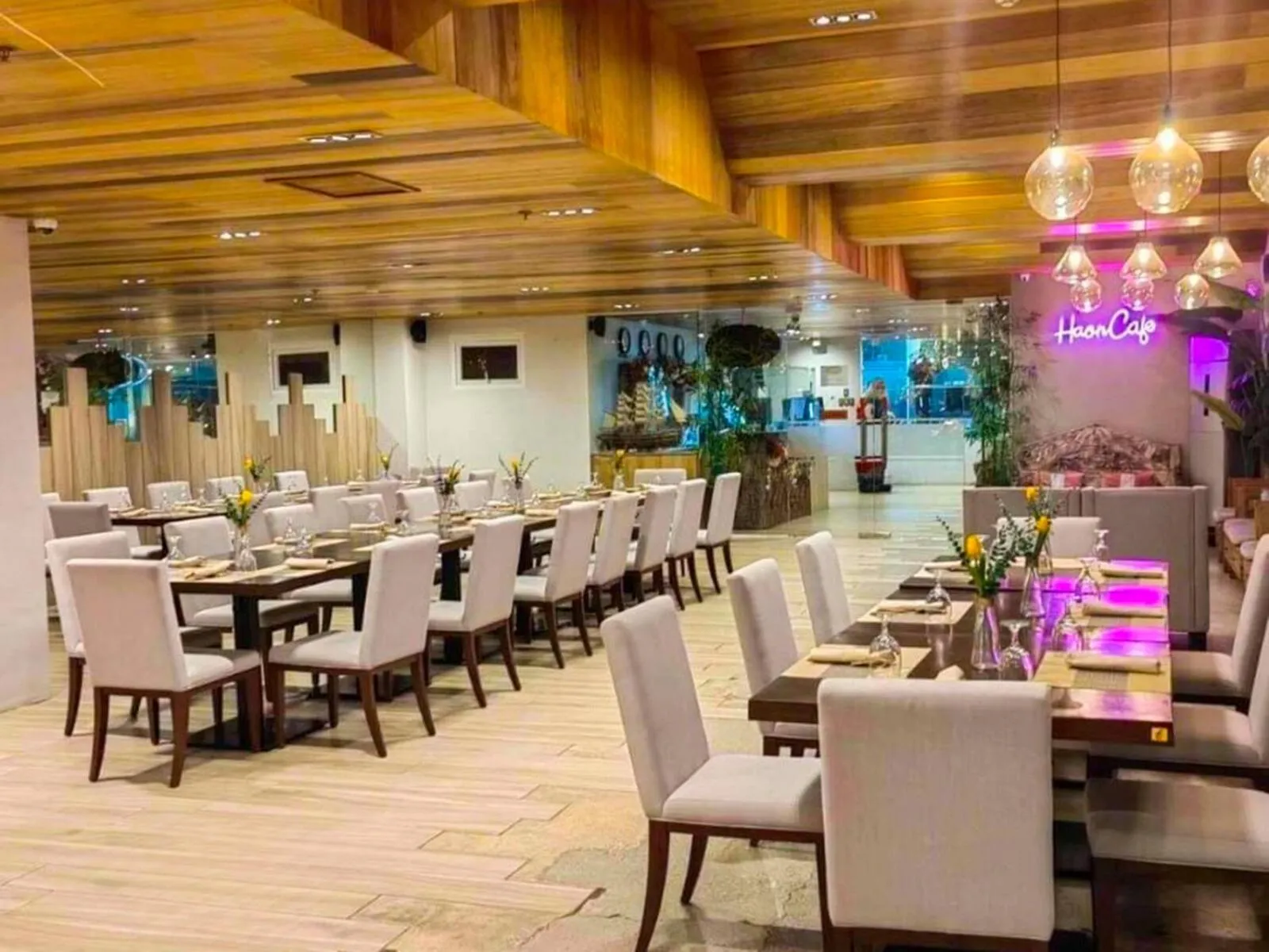 Restaurant/places to eat in Cebu Uncle Toms Cabin Hotel powered by Cocotel