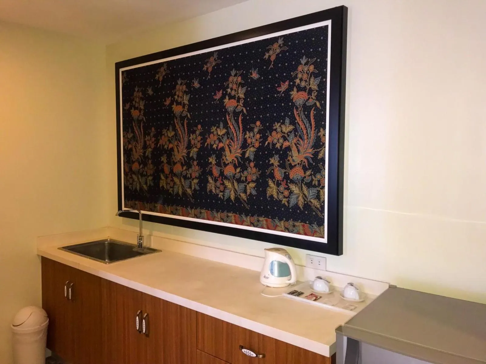 Kitchen or kitchenette in Cebu Uncle Toms Cabin Hotel powered by Cocotel