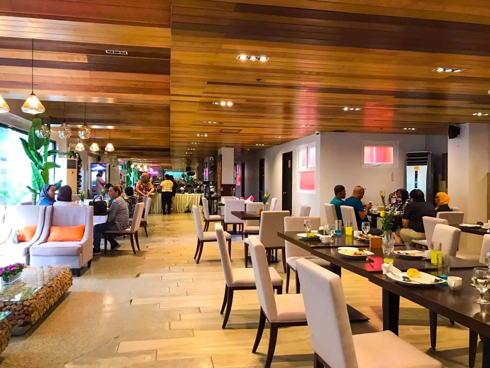 Restaurant/places to eat in Cebu Uncle Toms Cabin Hotel powered by Cocotel