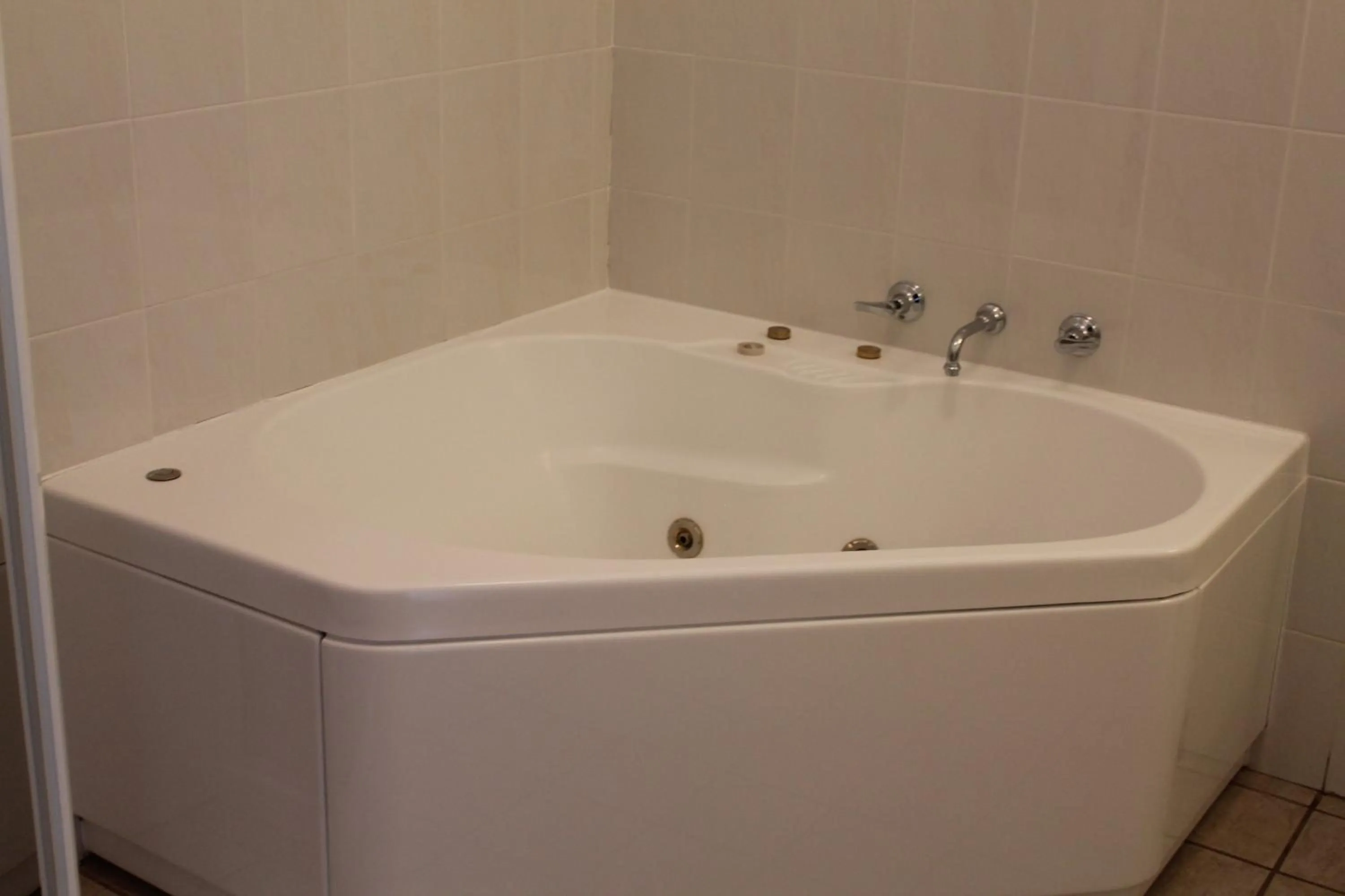 Hot Tub in The Kidman Wayside Inn