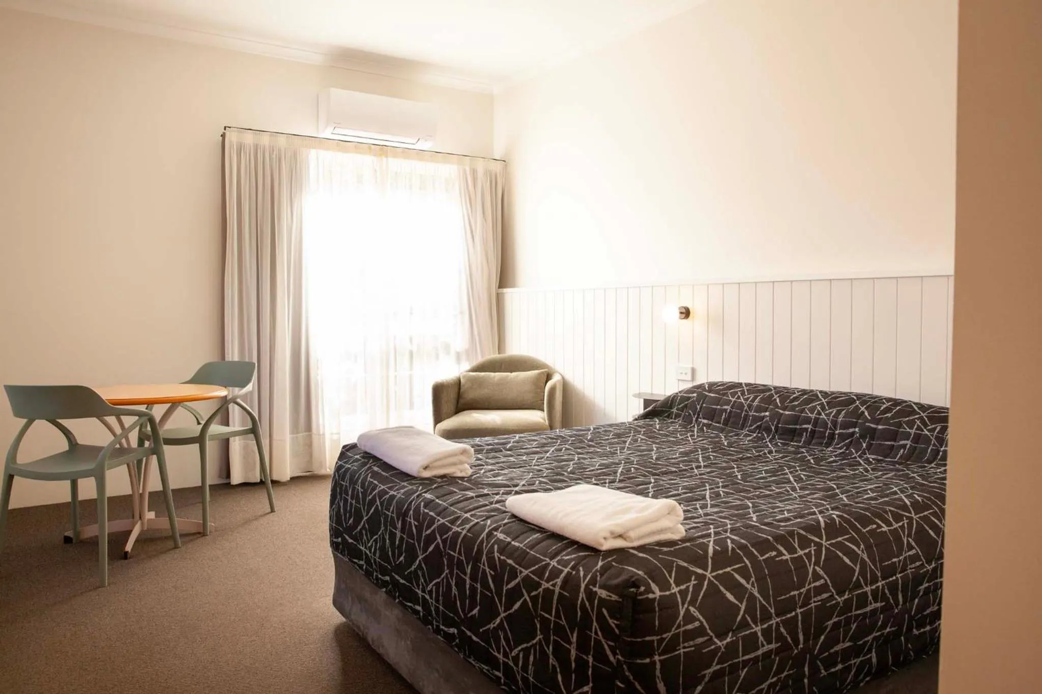 Bed in The Kidman Wayside Inn