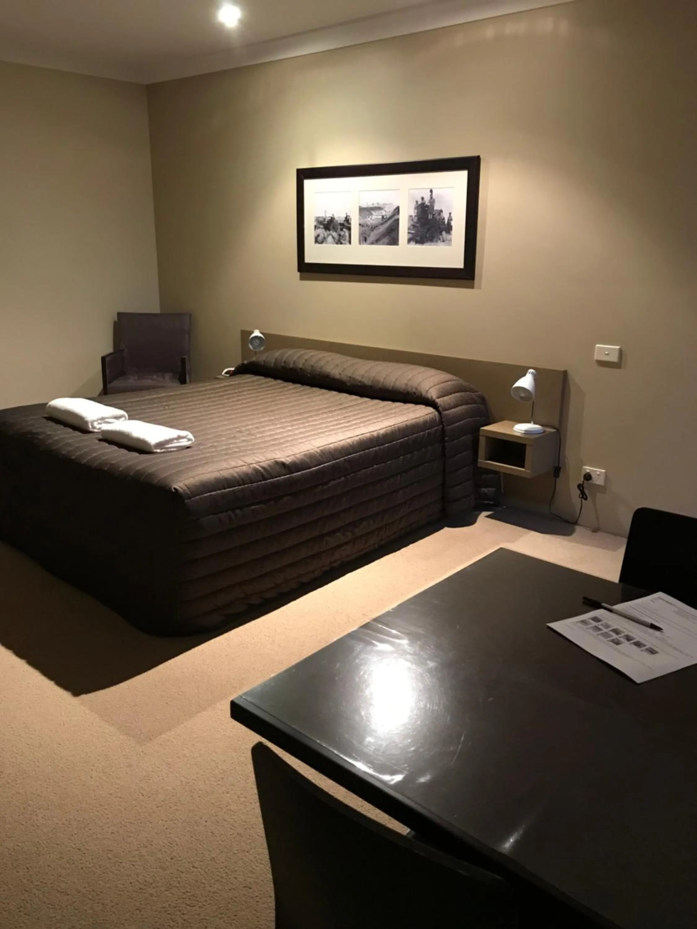 Bed in The Kidman Wayside Inn