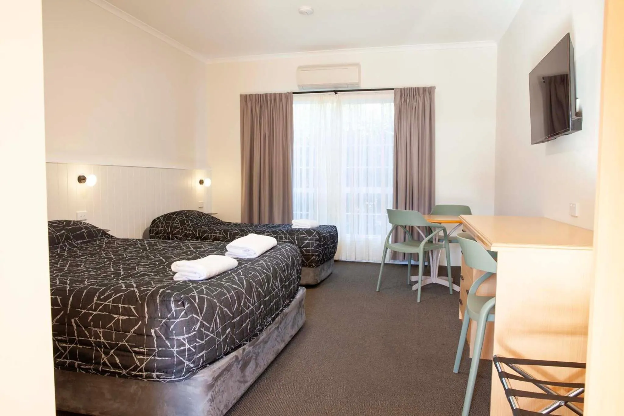 Bed in The Kidman Wayside Inn