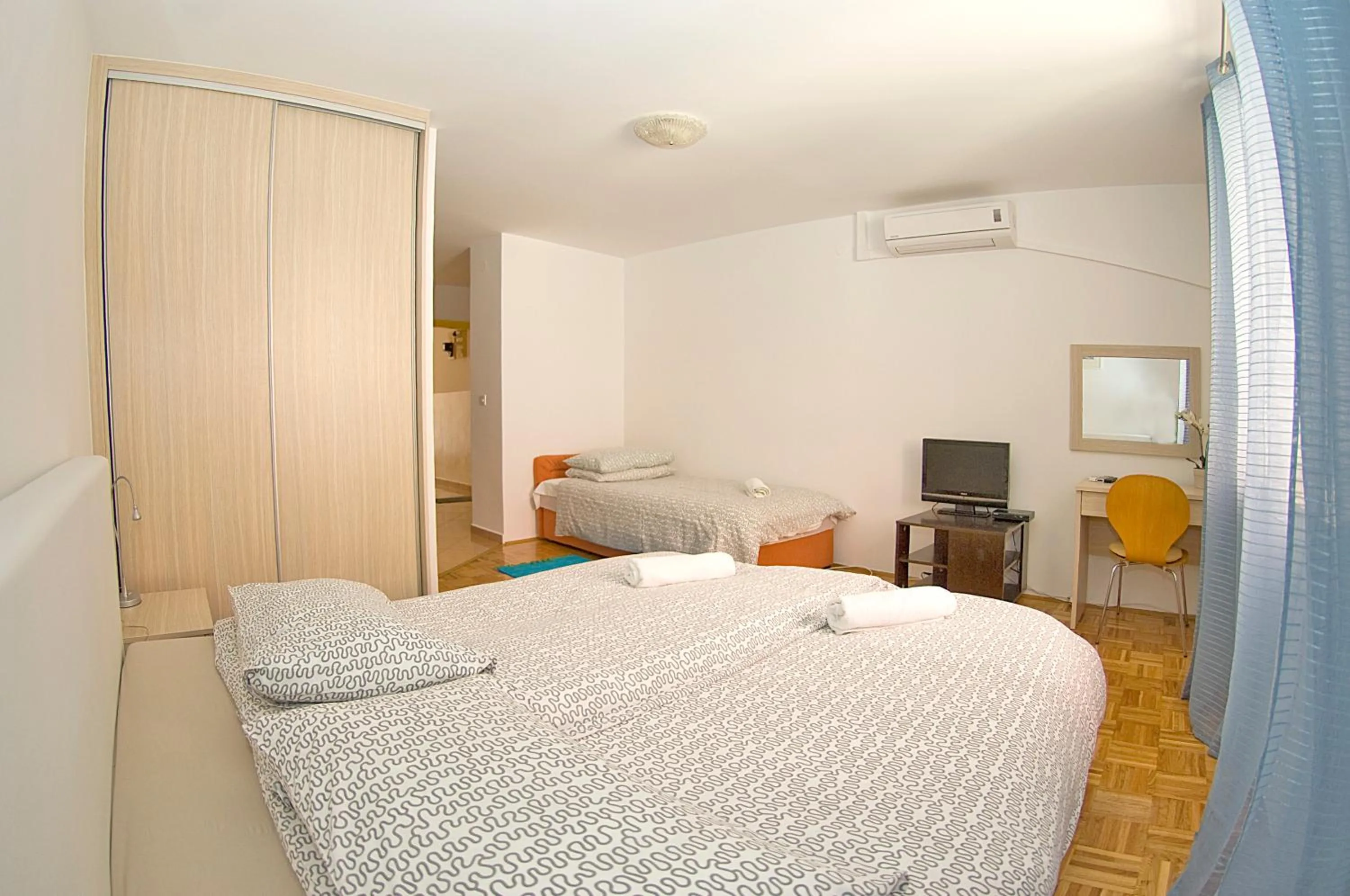 Photo of the whole room, Bed in Apartments Tomato 1