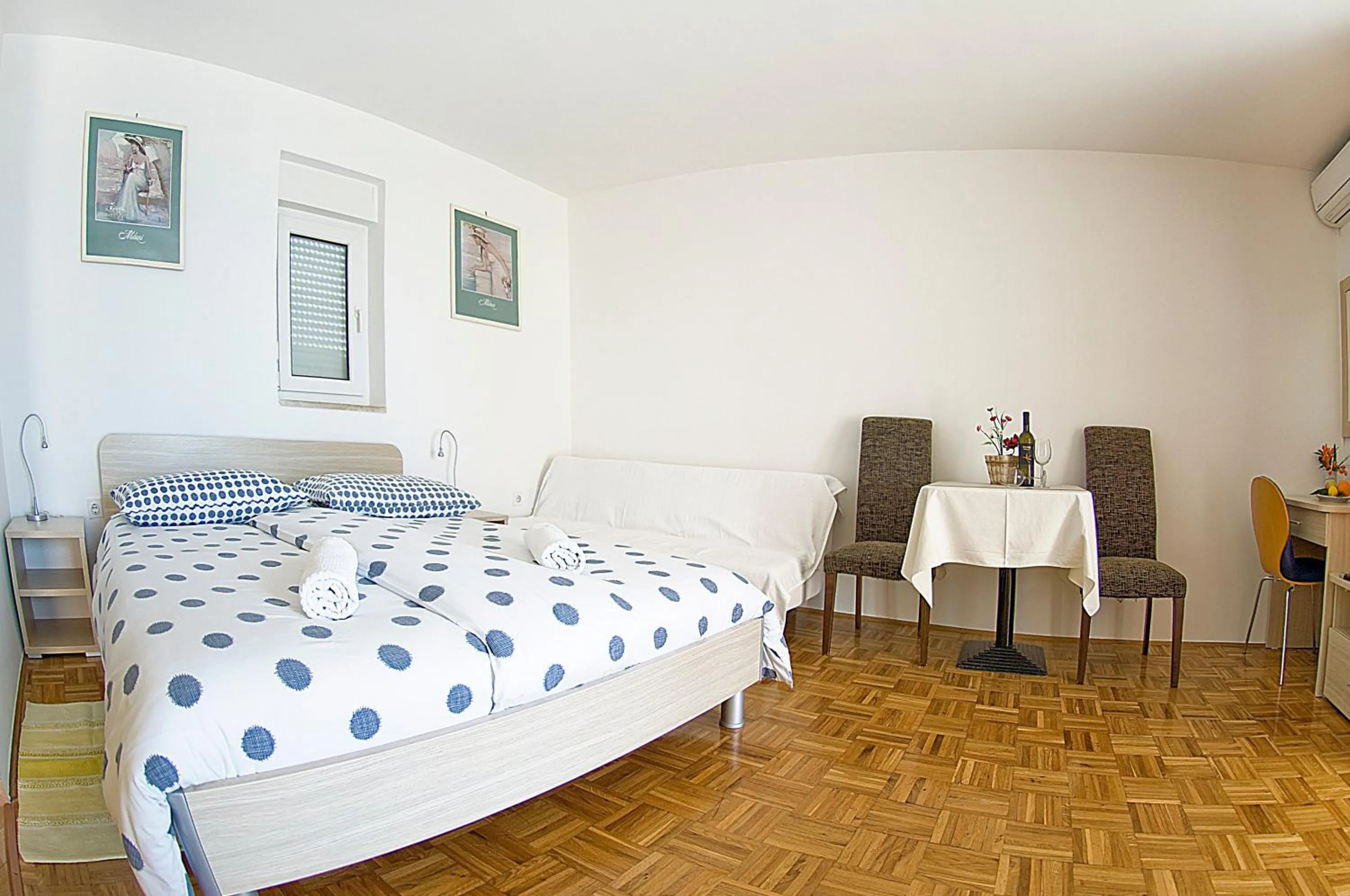 Photo of the whole room, Bed in Apartments Tomato 1