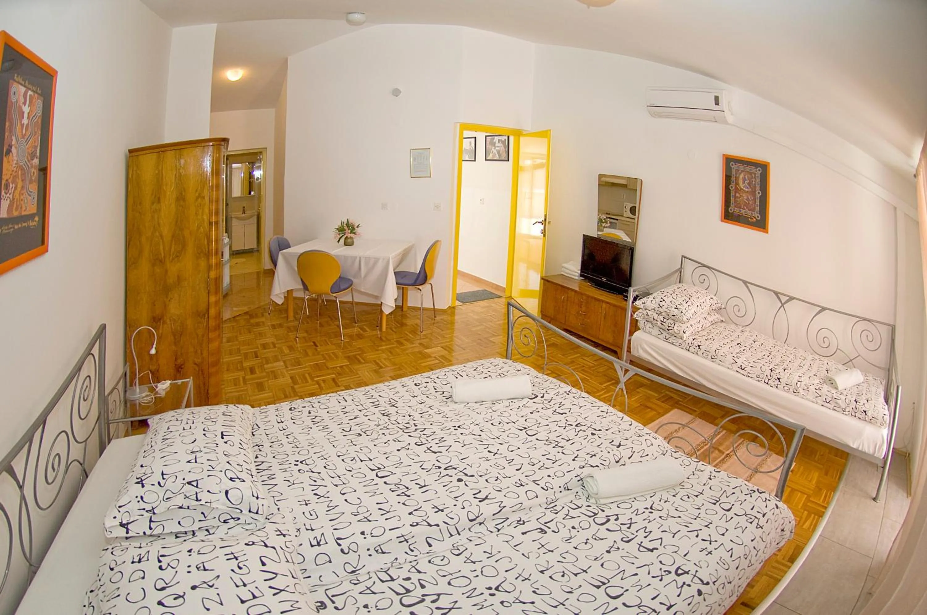 Photo of the whole room, Bed in Apartments Tomato 1