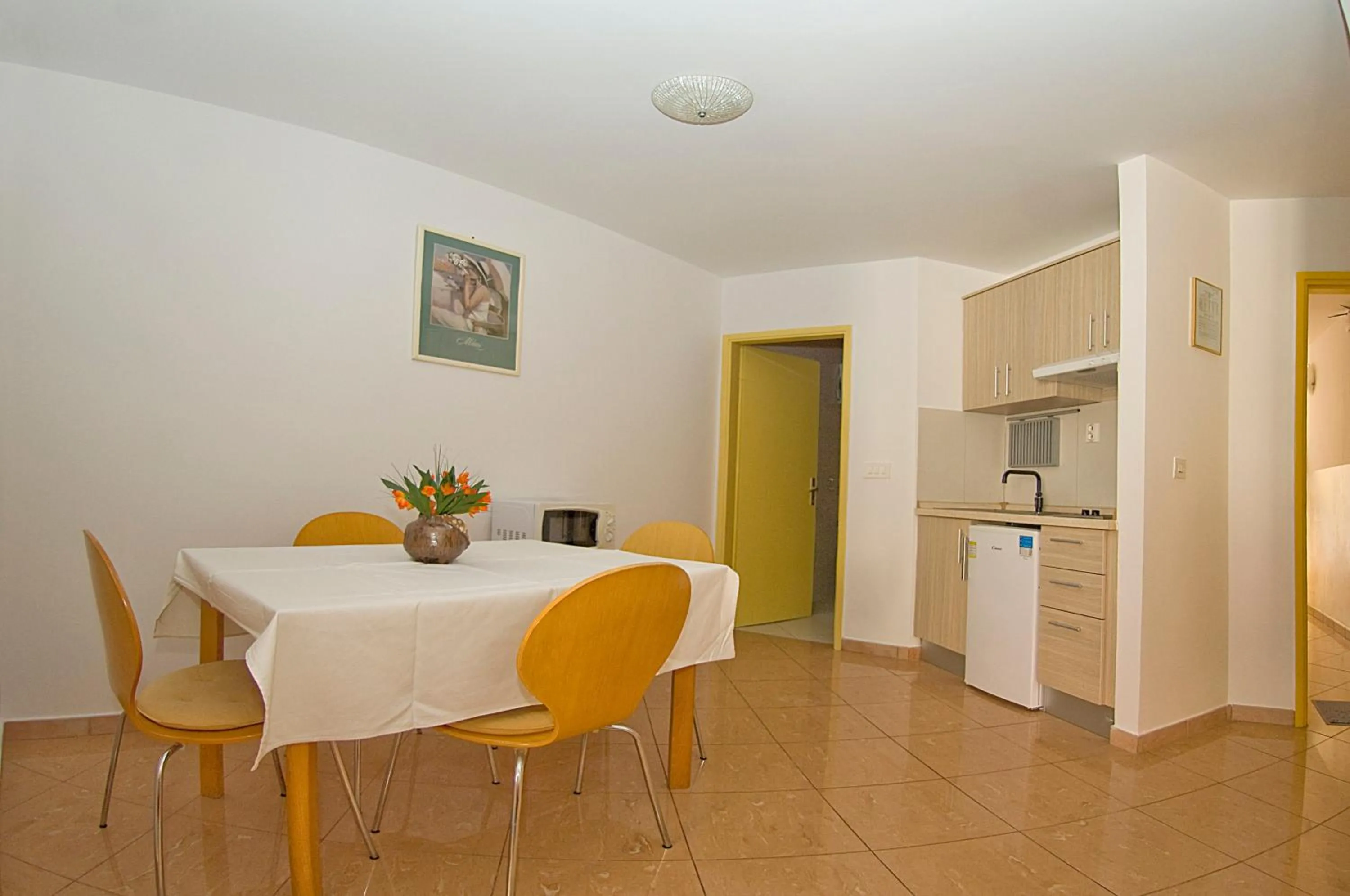 Dining area in Apartments Tomato 1