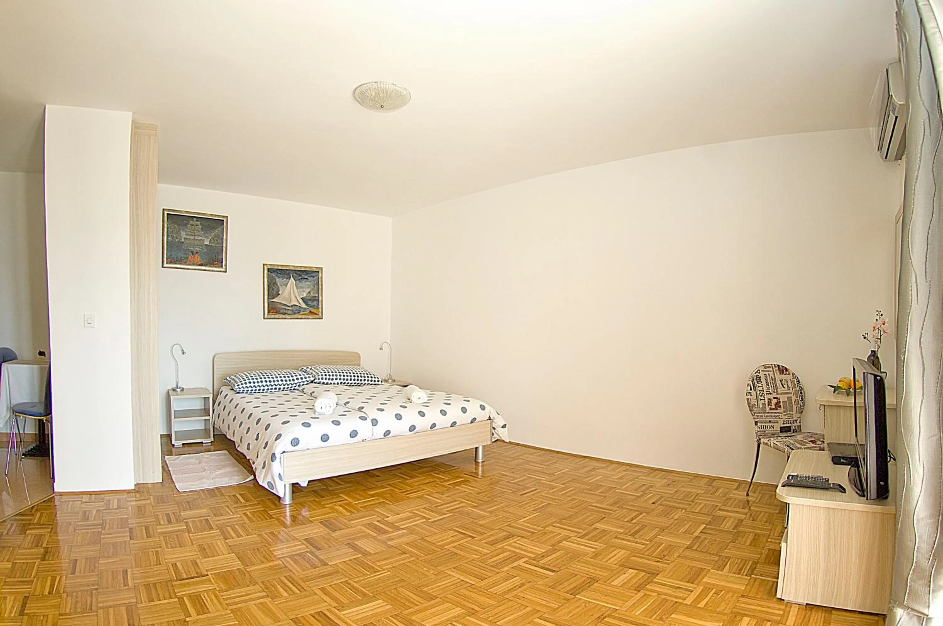 Photo of the whole room, Bed in Apartments Tomato 1