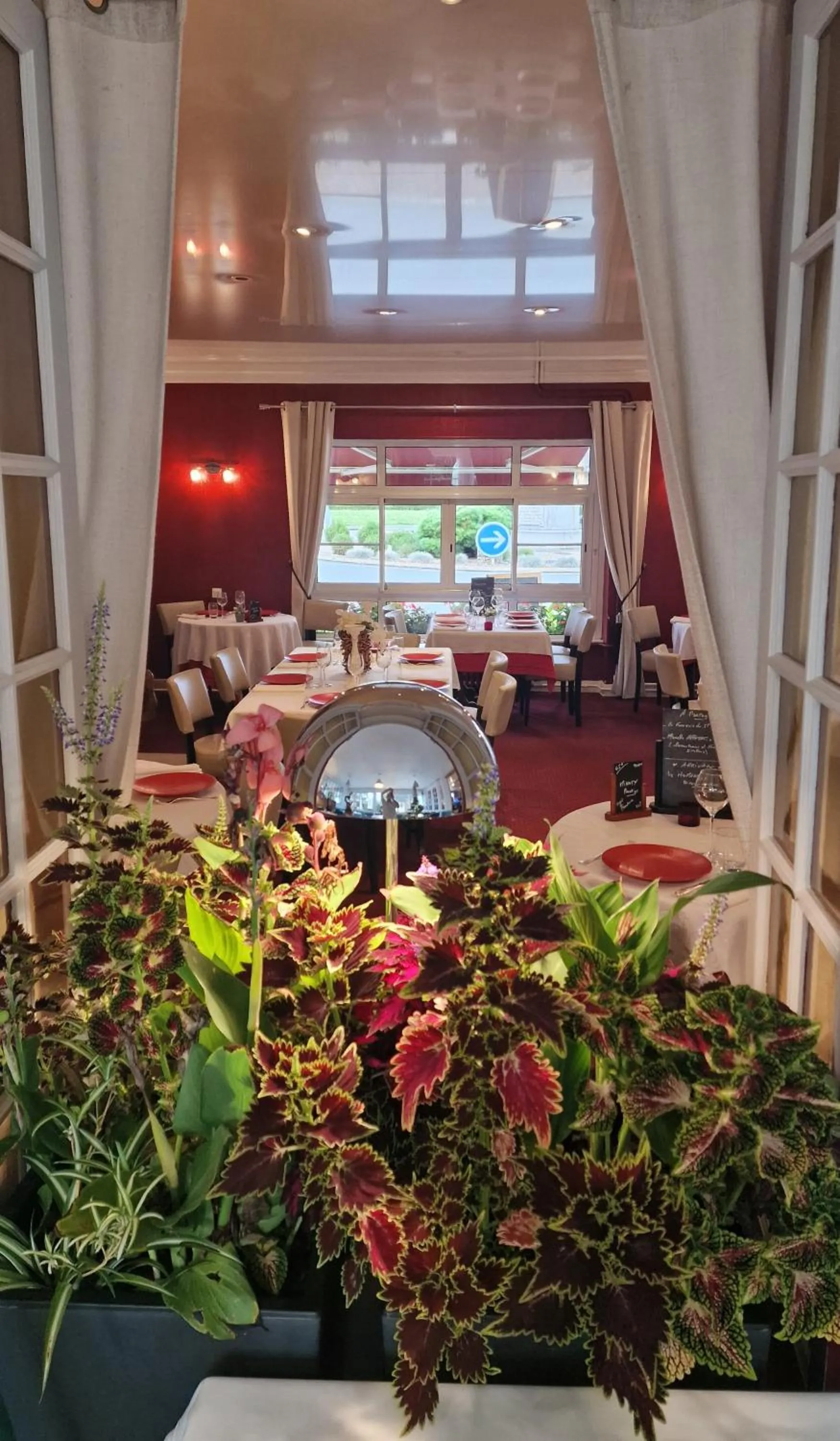 Restaurant/places to eat in Hôtel Saint Jacques