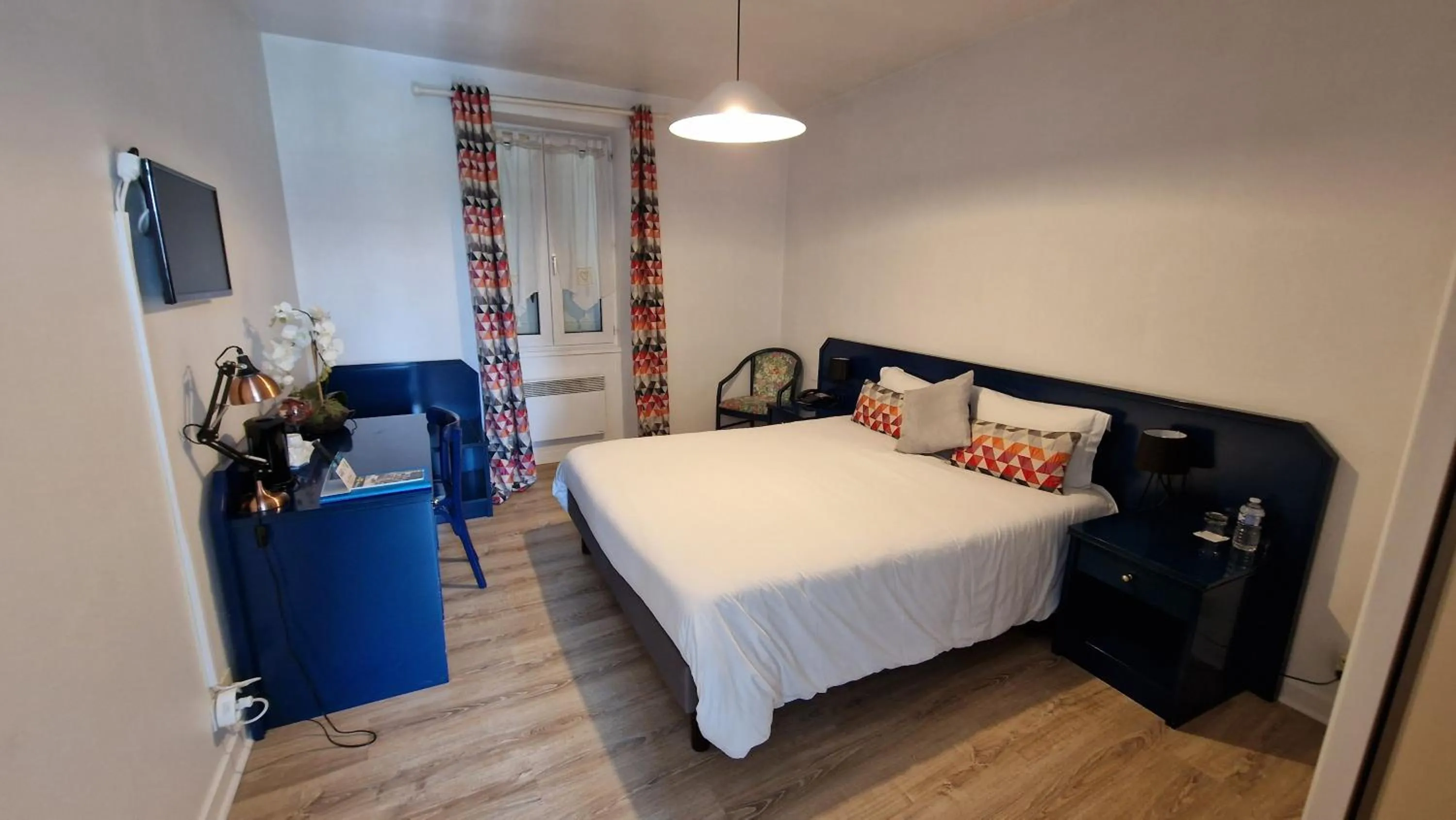 Bed in Hôtel Saint Jacques