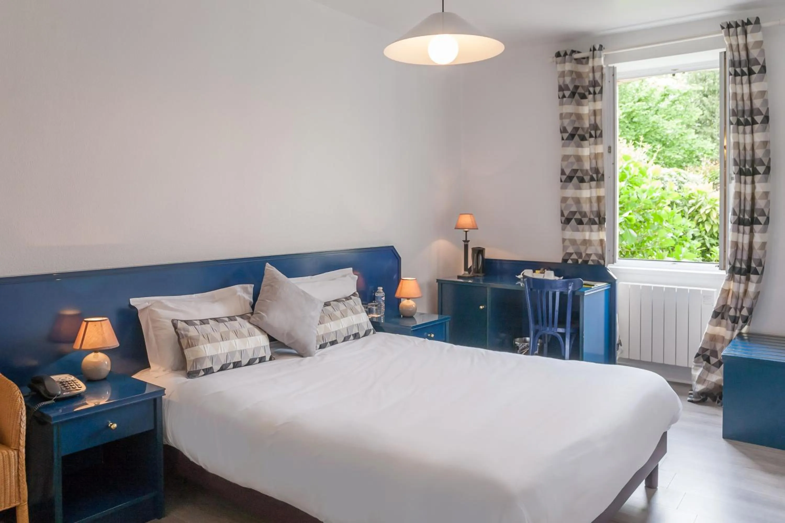 Bed in Hôtel Saint Jacques