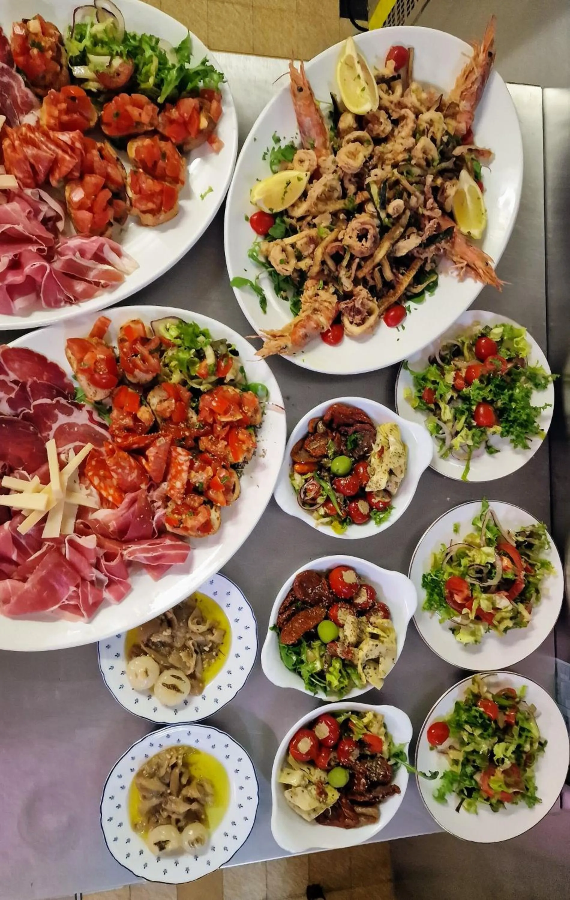 Restaurant/places to eat in Hôtel Saint Jacques