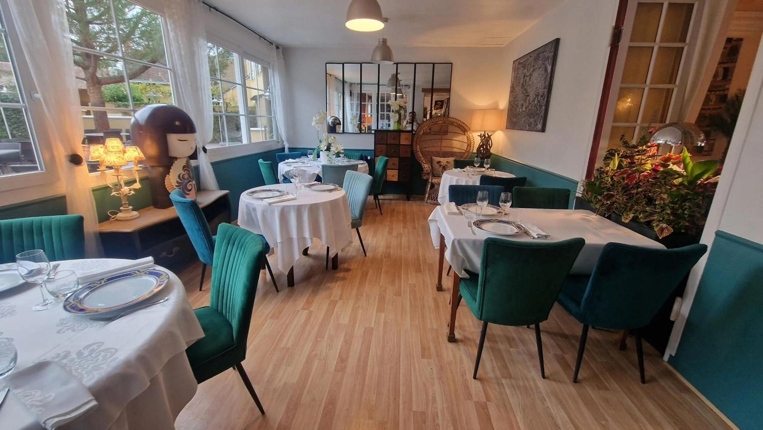 Restaurant/places to eat in Hôtel Saint Jacques