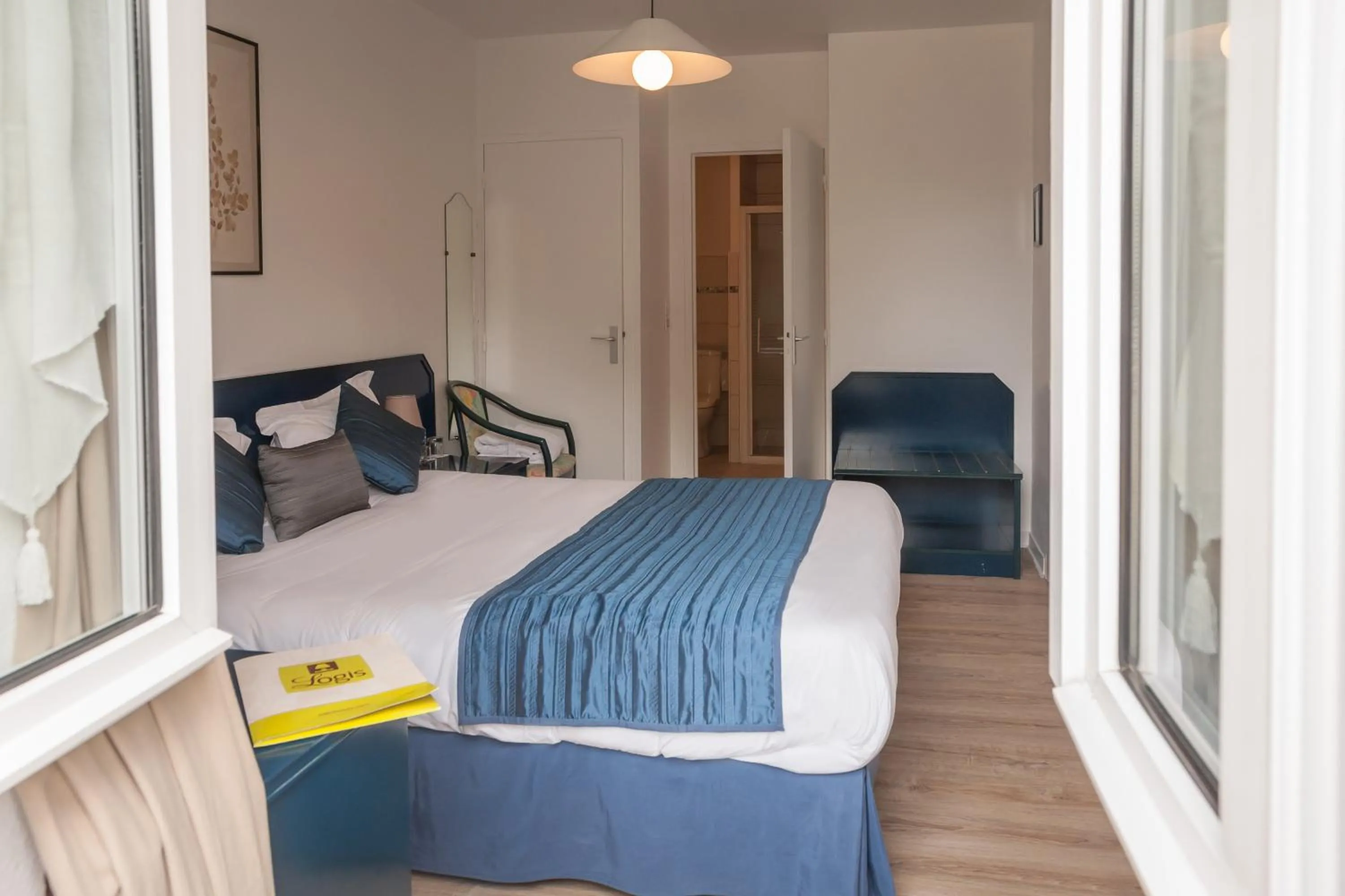 Bed in Hôtel Saint Jacques