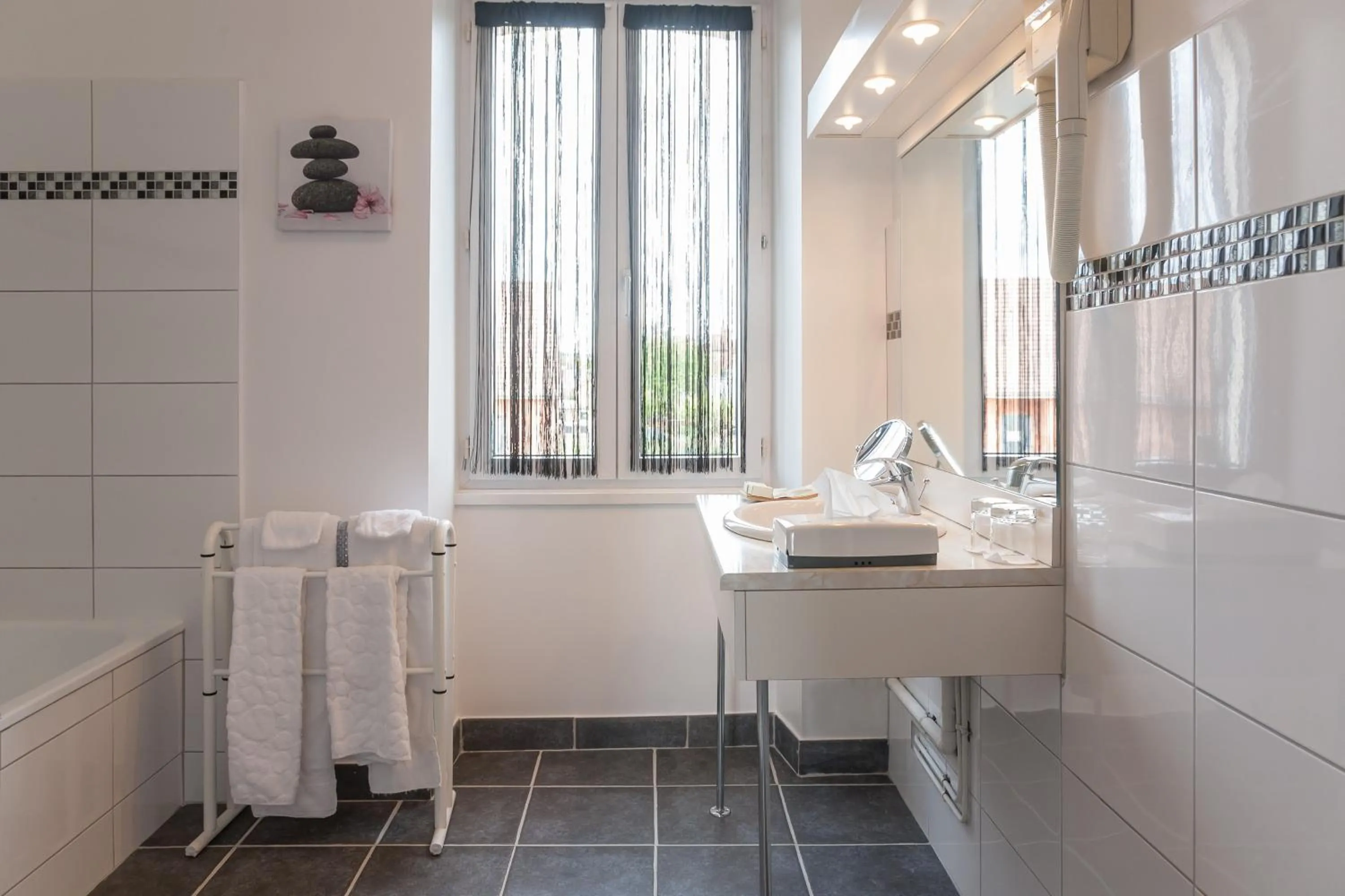 Bathroom in Hôtel Saint Jacques