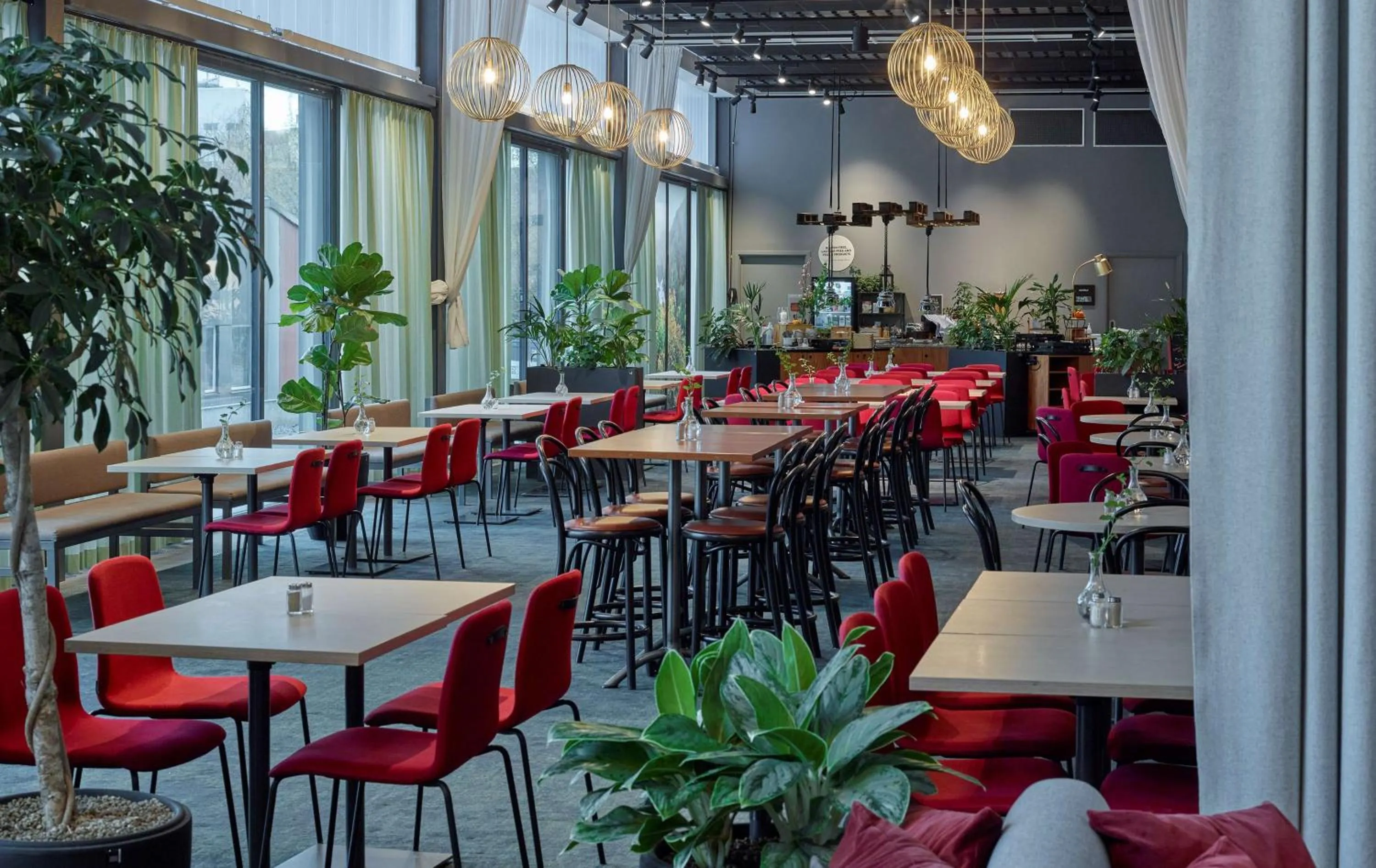 Restaurant/places to eat in Scandic Arlandastad
