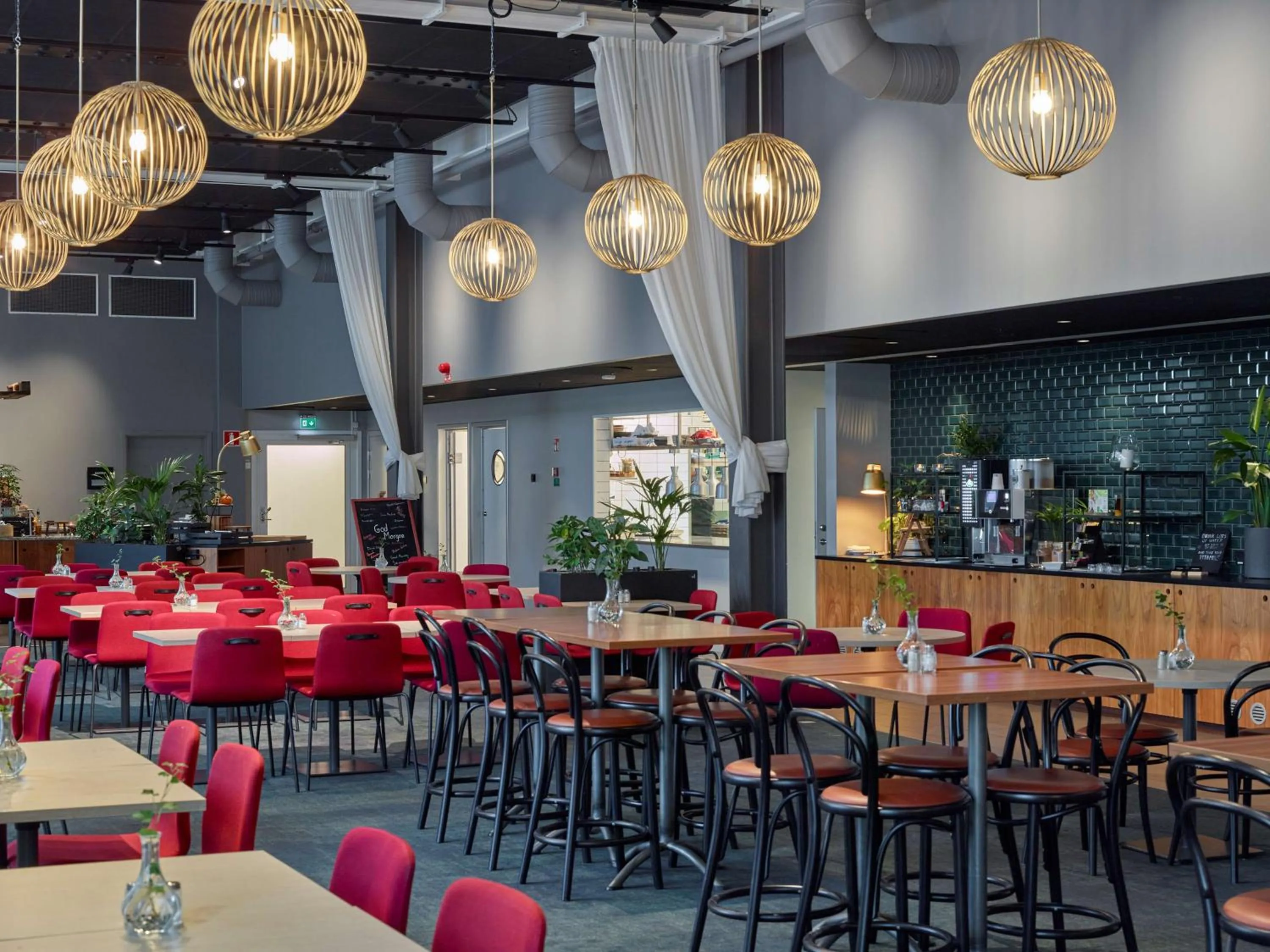 Restaurant/places to eat in Scandic Arlandastad