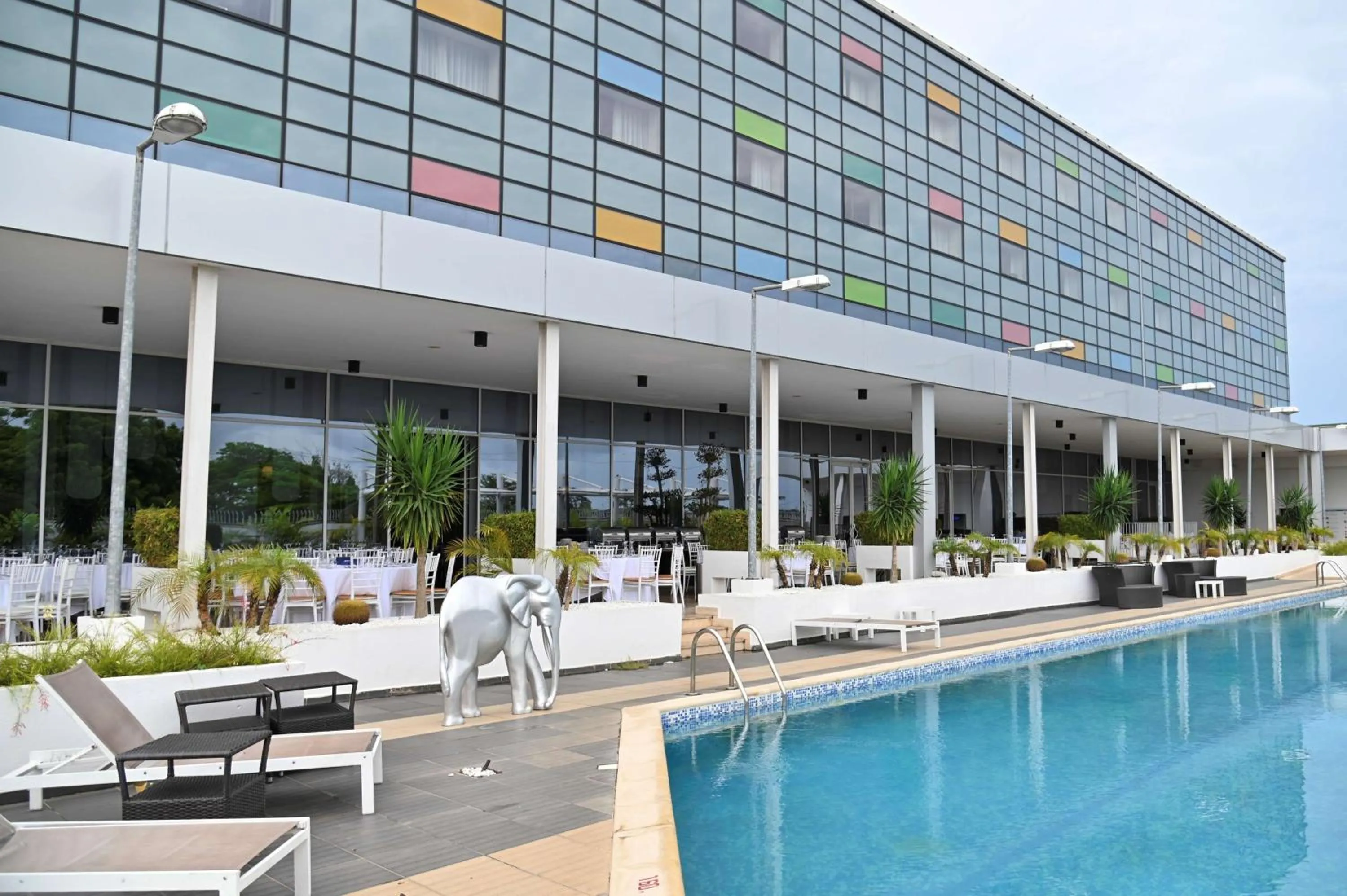 Swimming pool in Radisson Blu Hotel, Abidjan Airport
