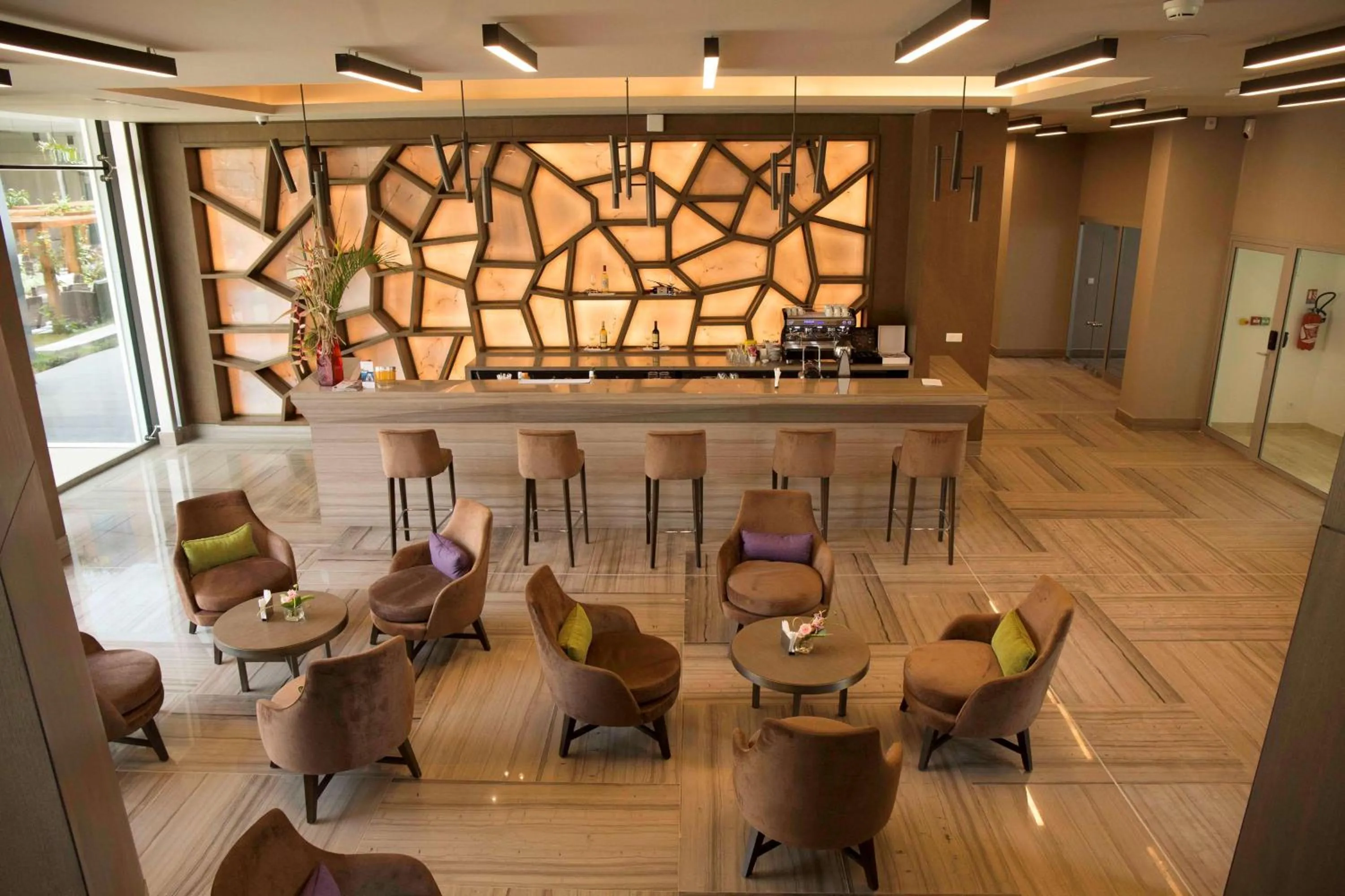 Lounge or bar in Radisson Blu Hotel, Abidjan Airport