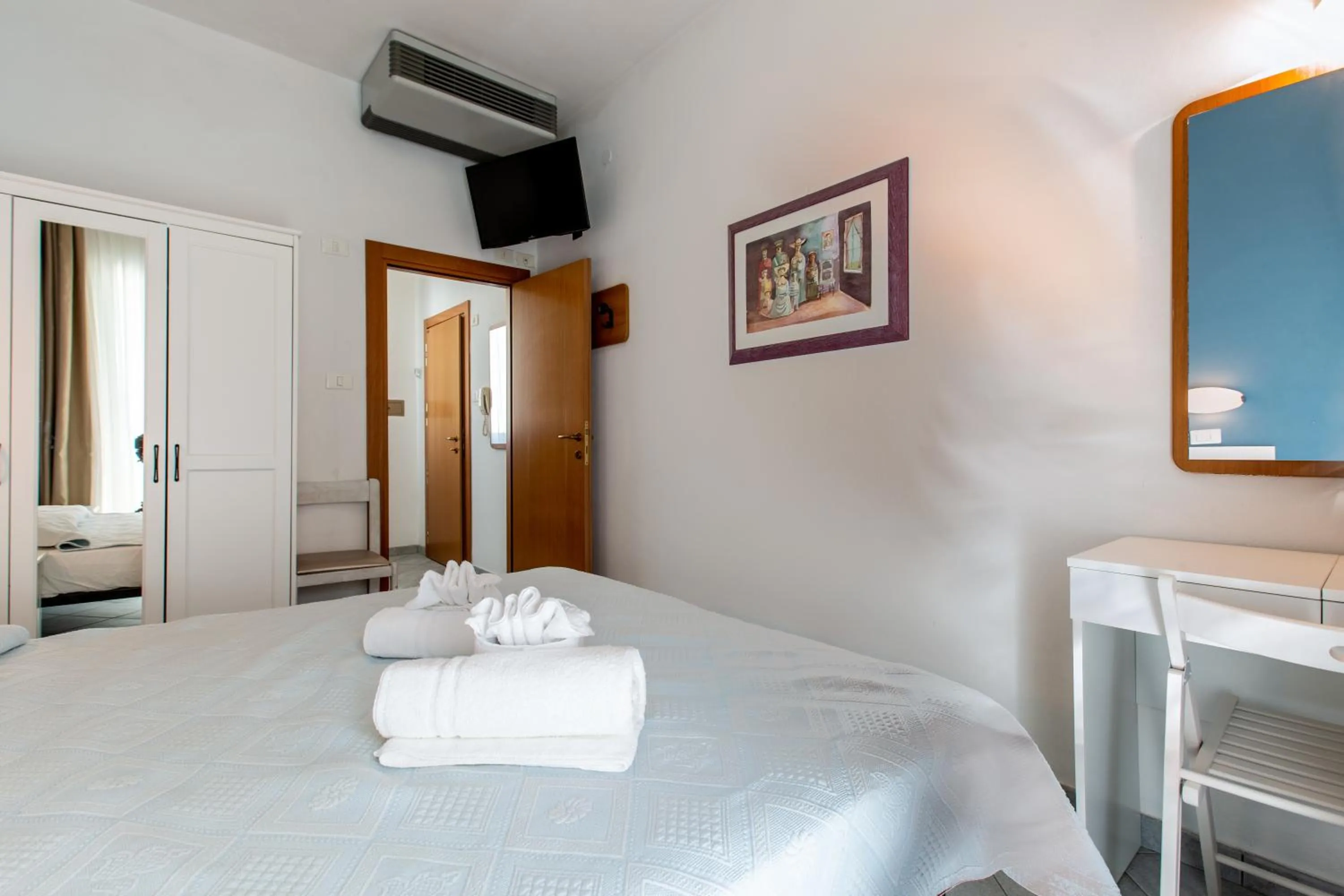 Photo of the whole room, Bed in Hotel Jole