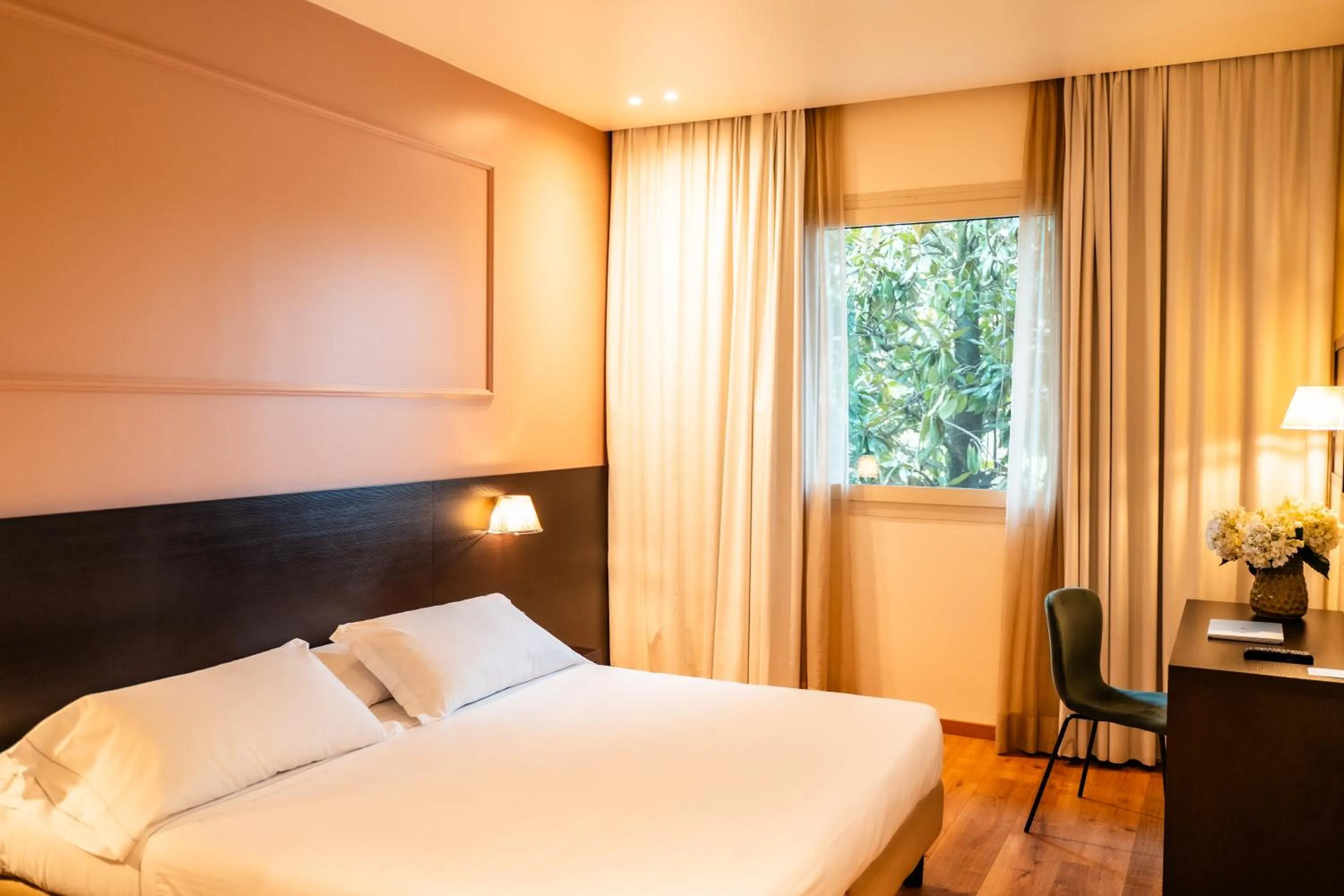 Bedroom, Bed in Hotel Capolago