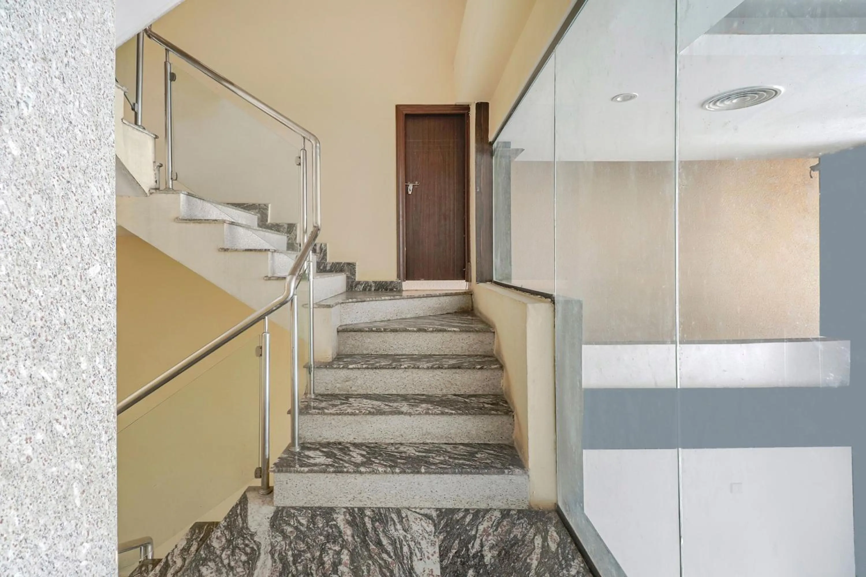 Lobby or reception in Collection O 29 Church's Inn Near Cubbon Park