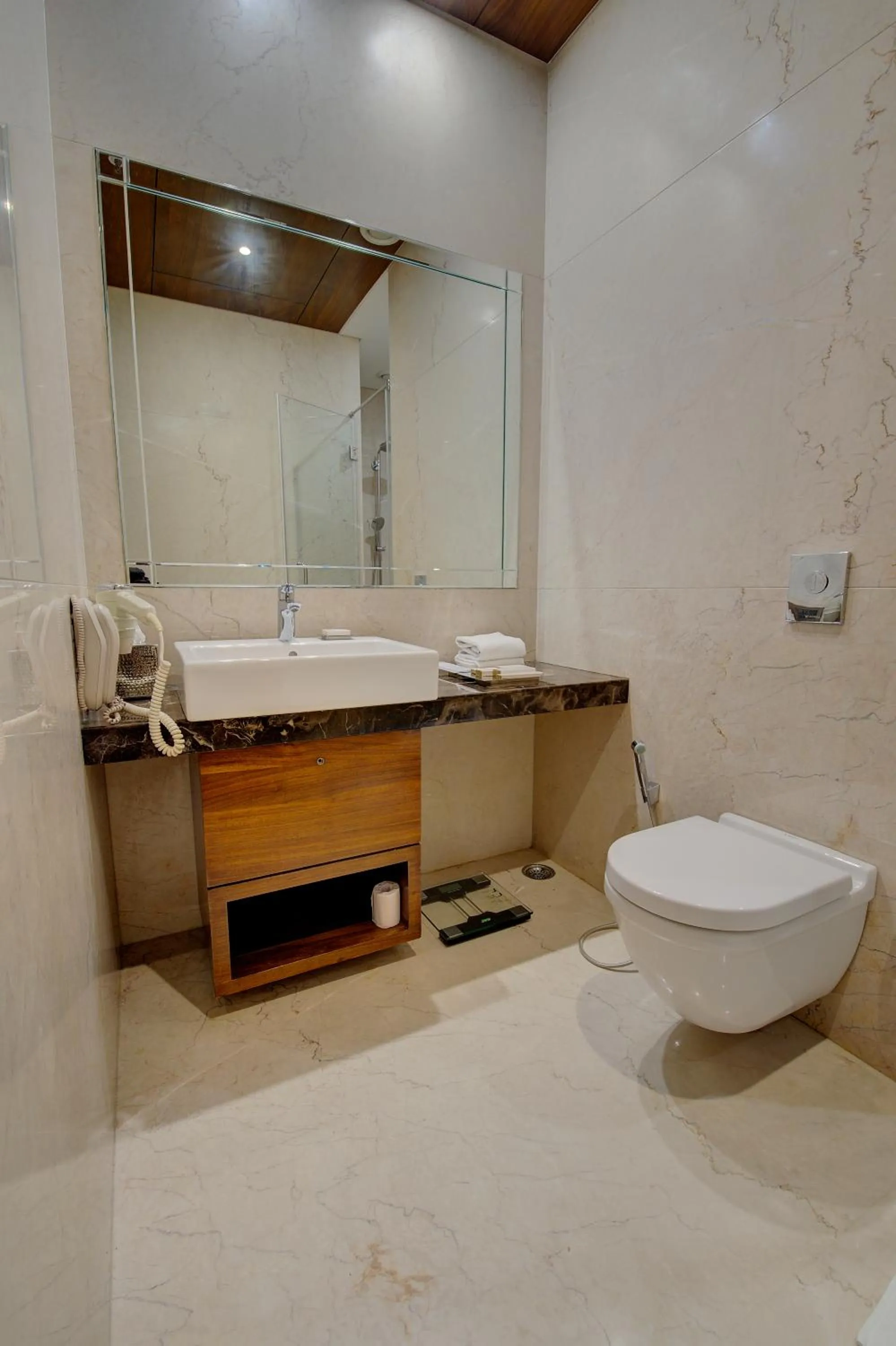 Bathroom in Niranta Transit Hotel Mumbai Airport - At Arrivals