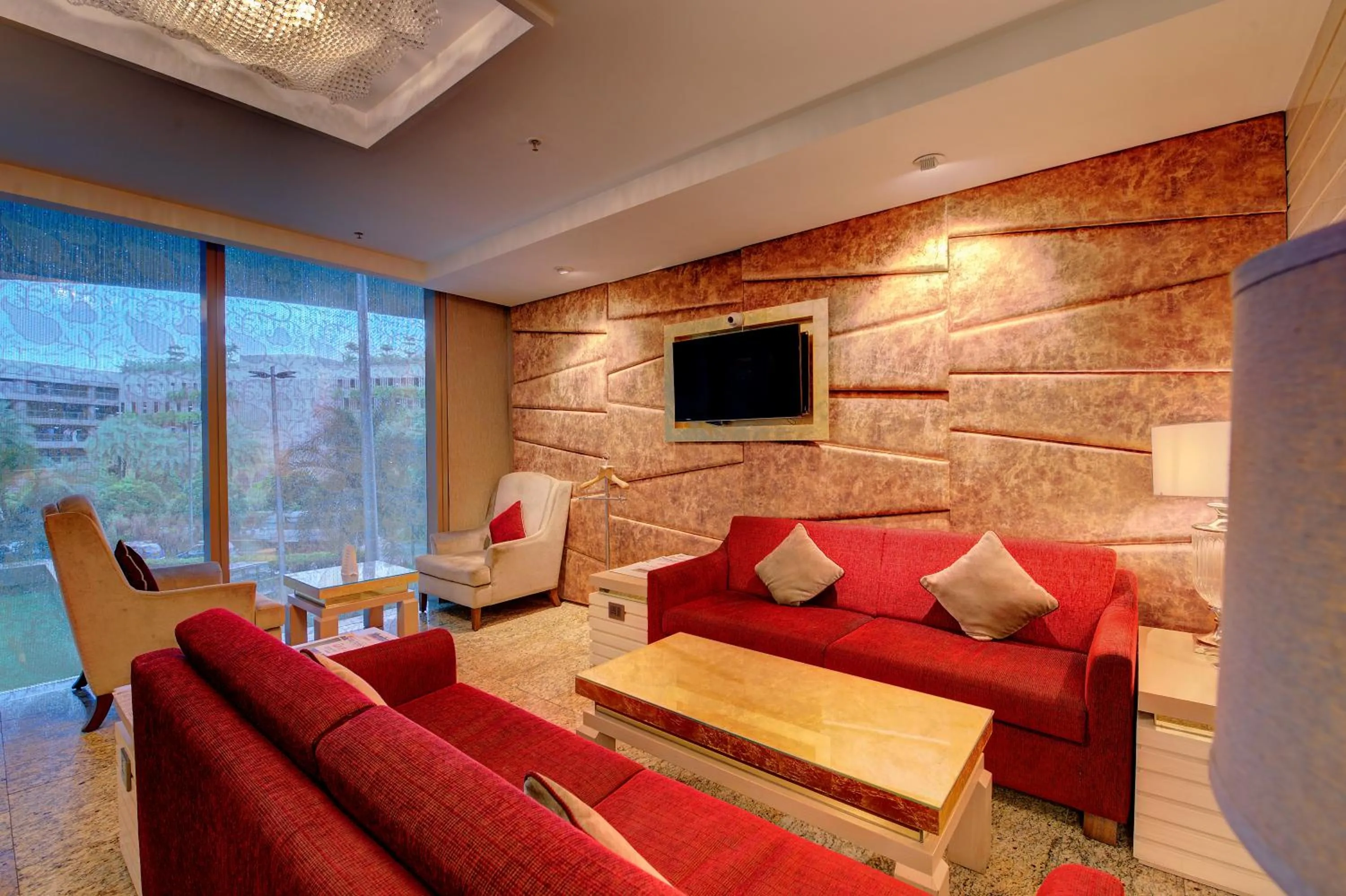 Restaurant/places to eat in Niranta Transit Hotel Mumbai Airport - At Arrivals