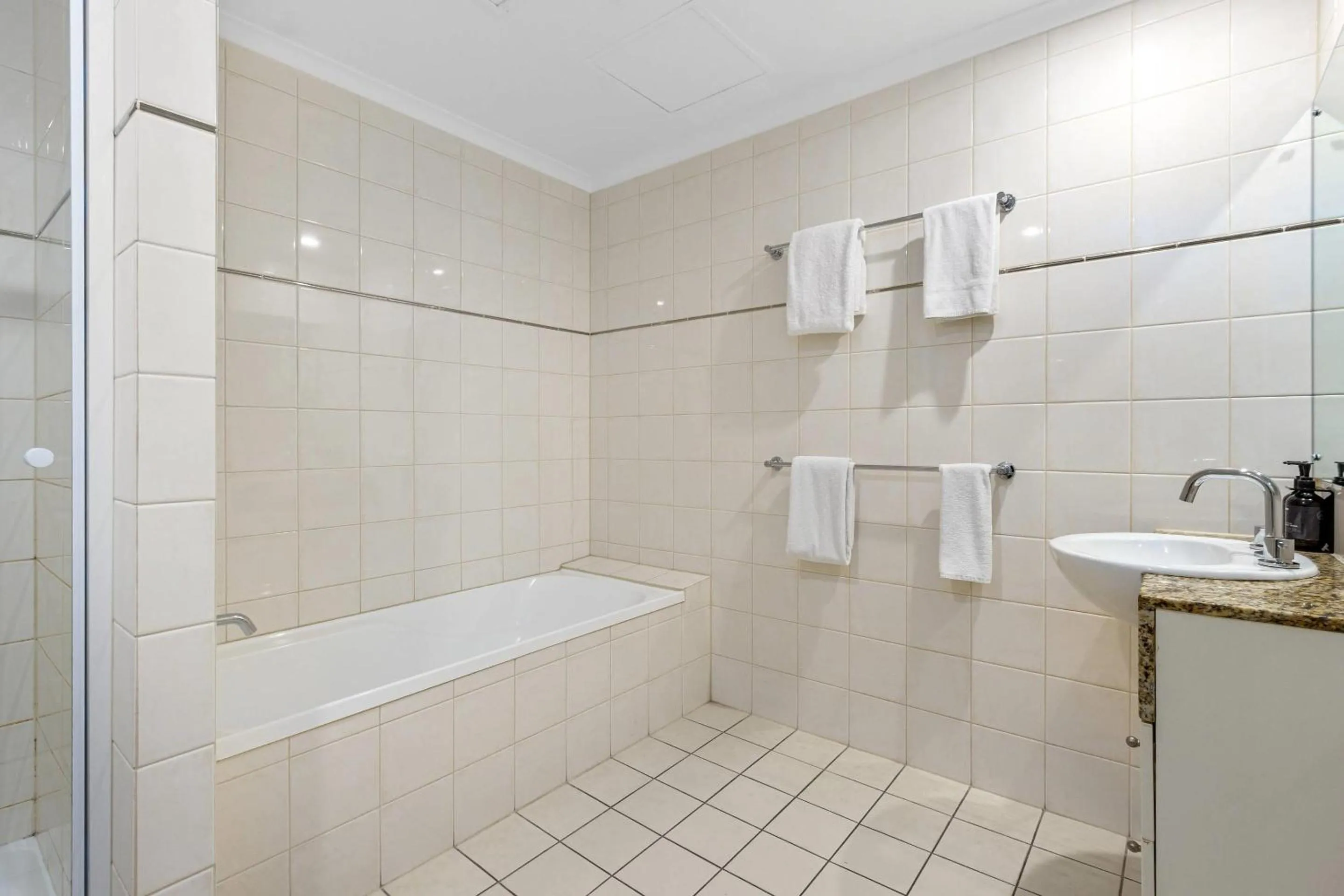 Bedroom in Quality Apartments Adelaide Central