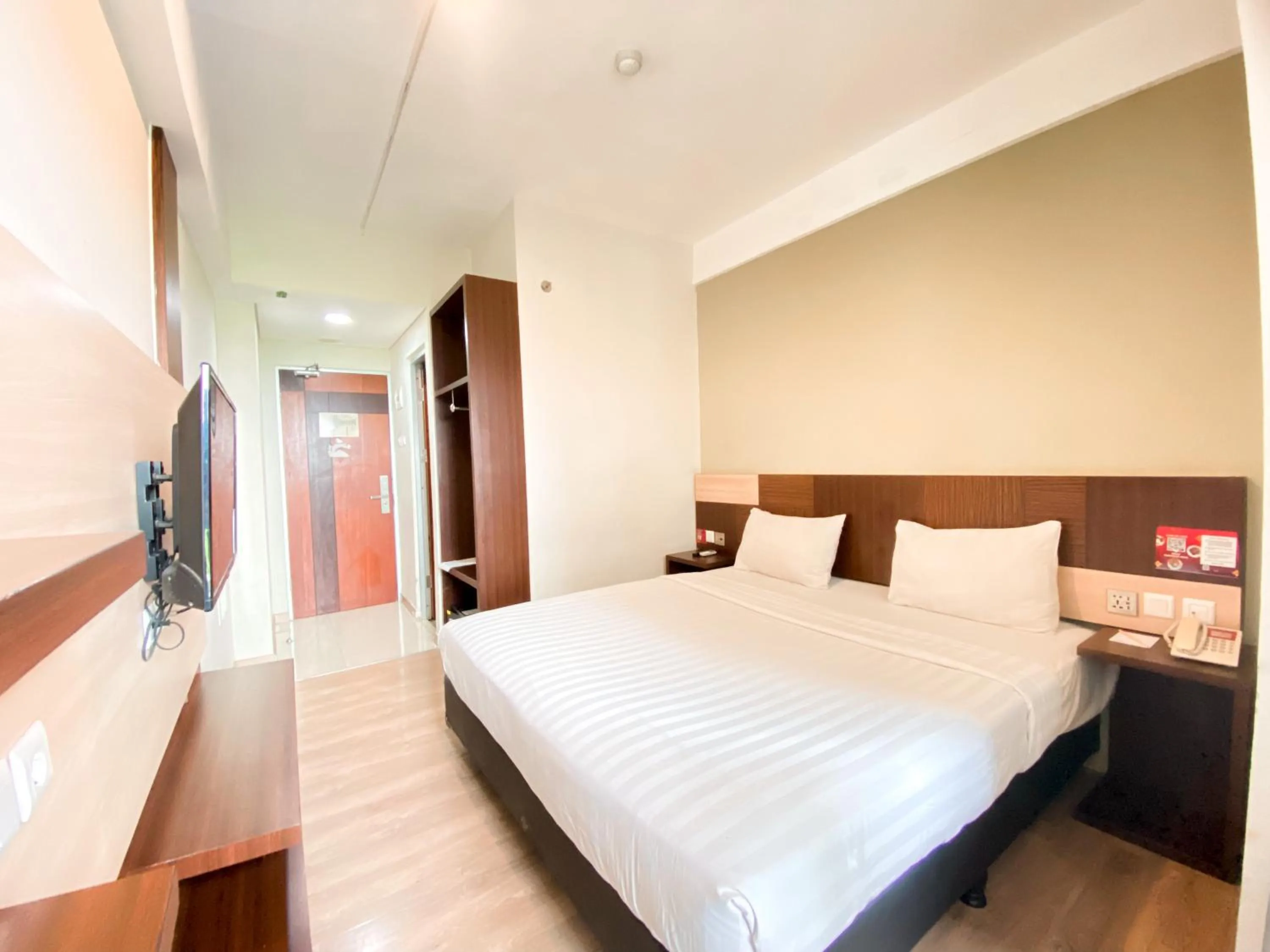 Bed in Hotel Gunawangsa MERR