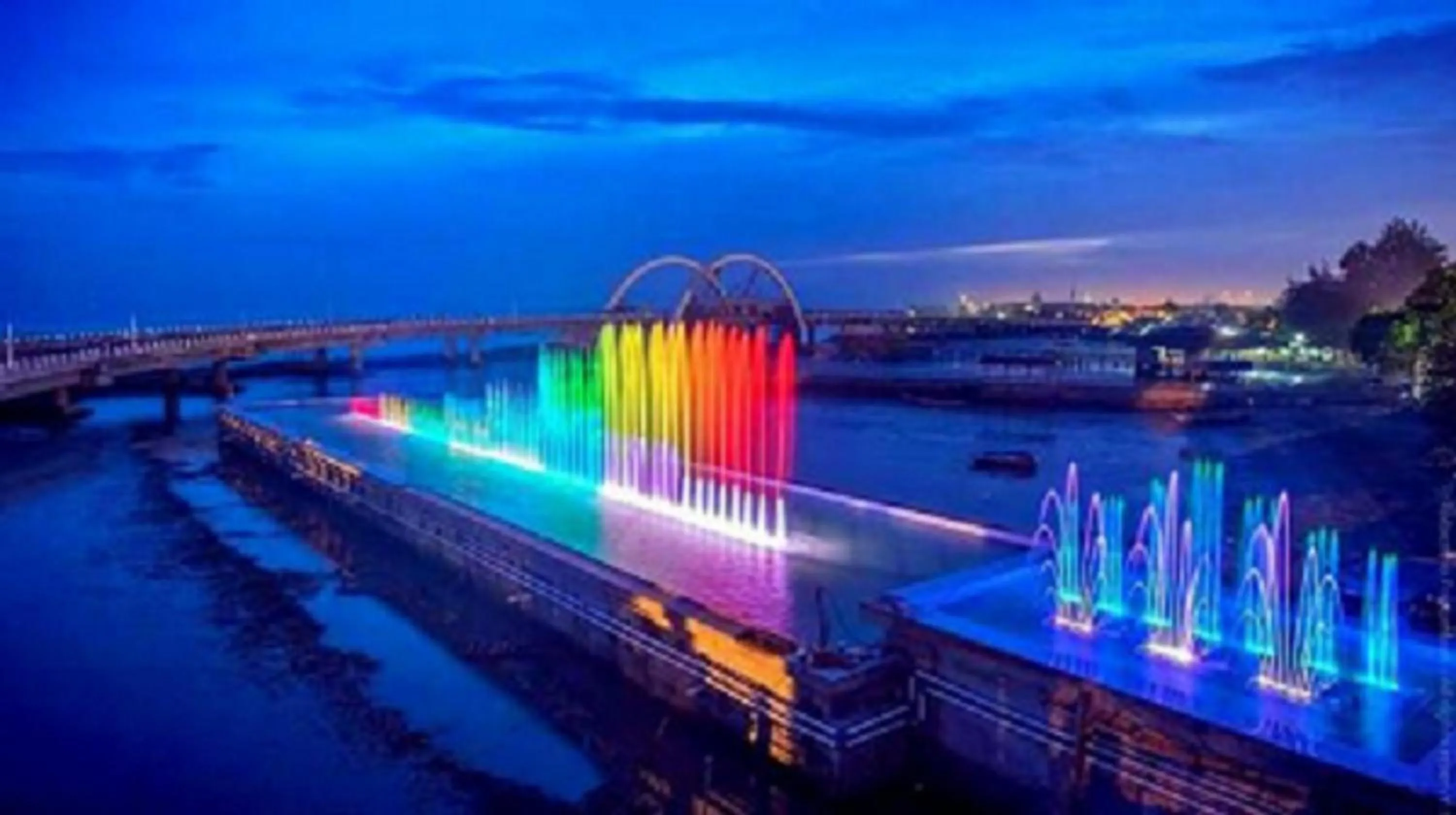 Evening entertainment in Hotel Gunawangsa MERR