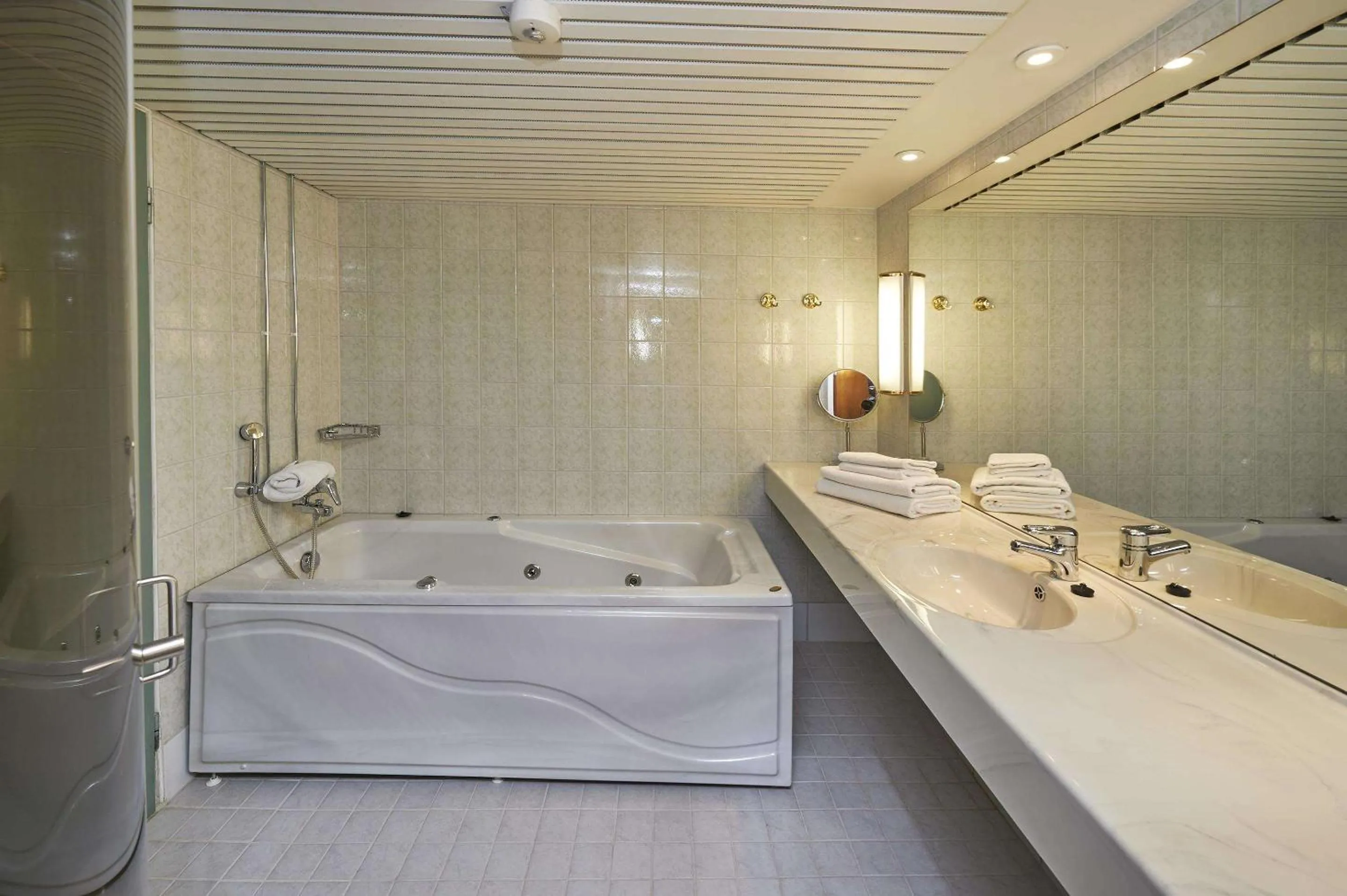 Bedroom in Scandic Aulanko