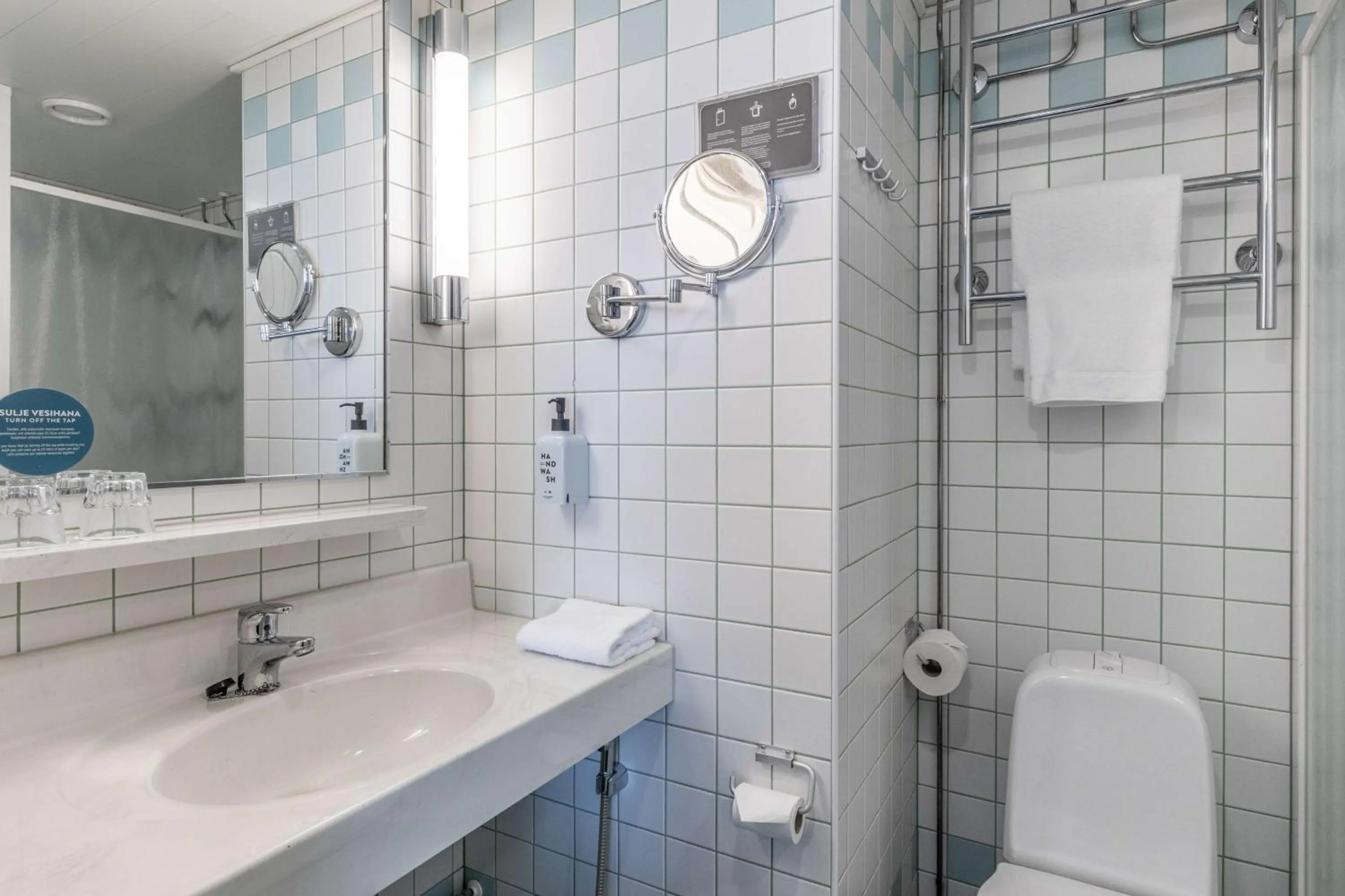 Bathroom in Scandic Waskia