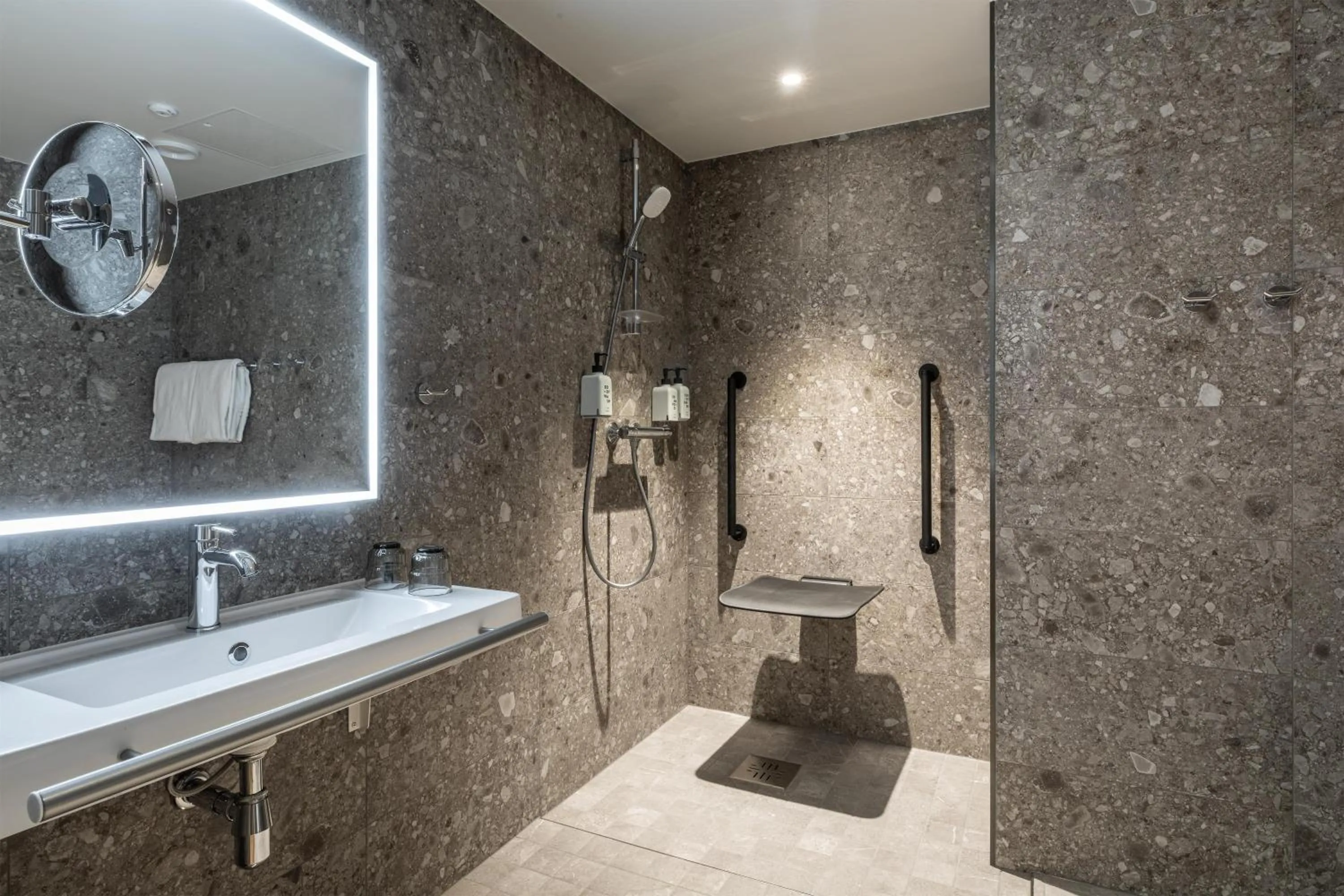 Bathroom in Scandic Pohjanhovi