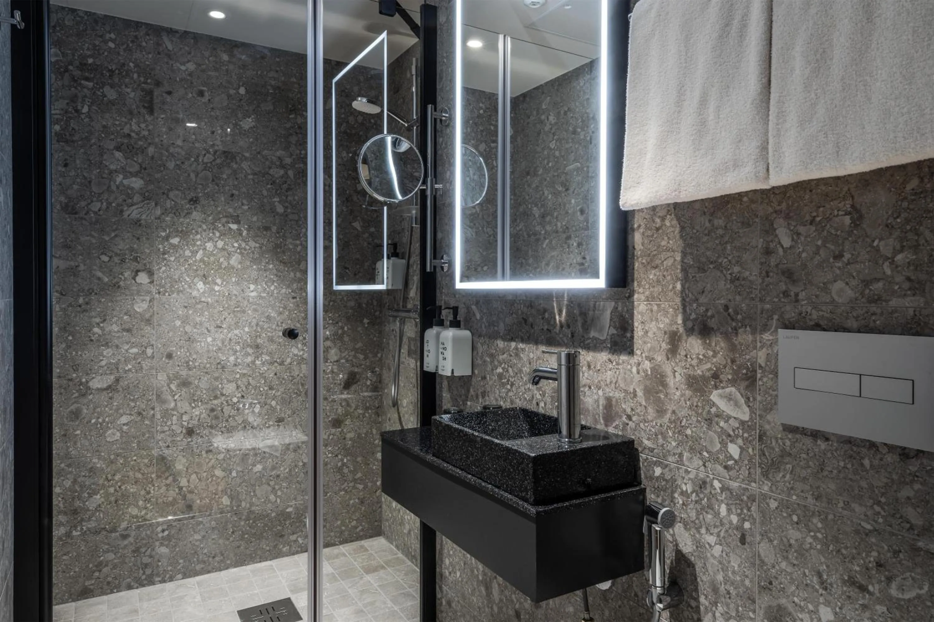 Bathroom in Scandic Pohjanhovi