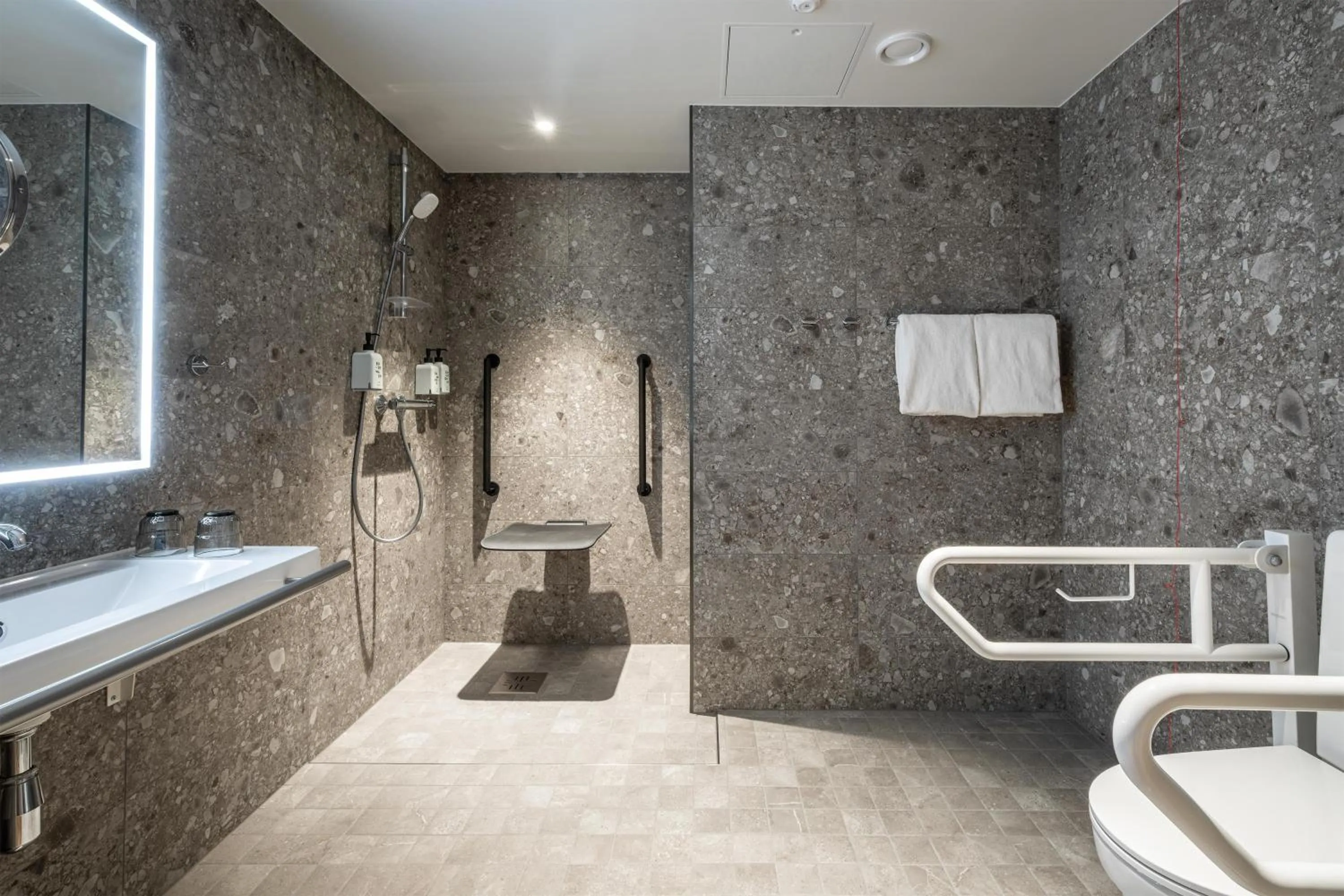 Bathroom in Scandic Pohjanhovi