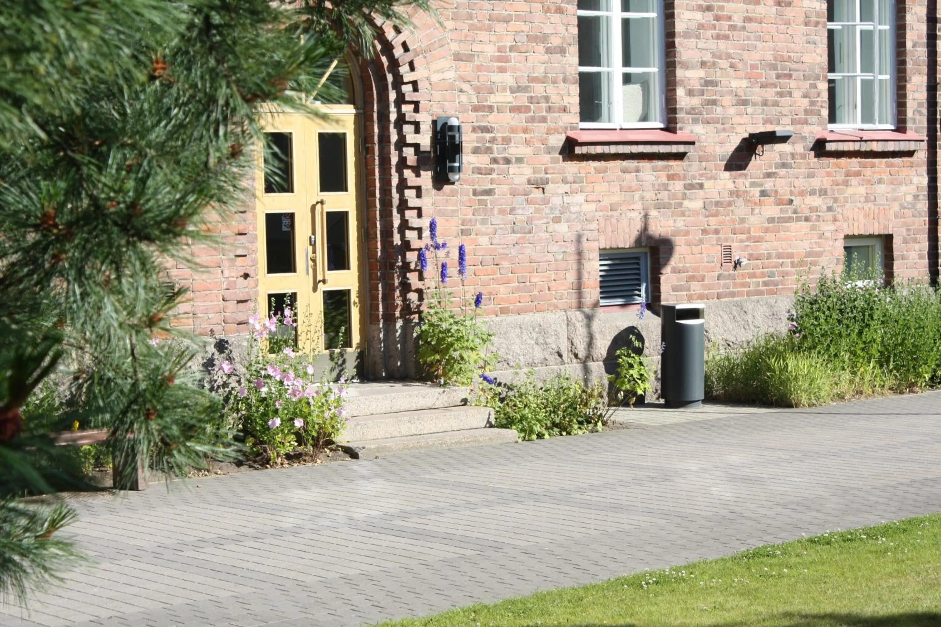 Facade/entrance in Hotel Lasaretti