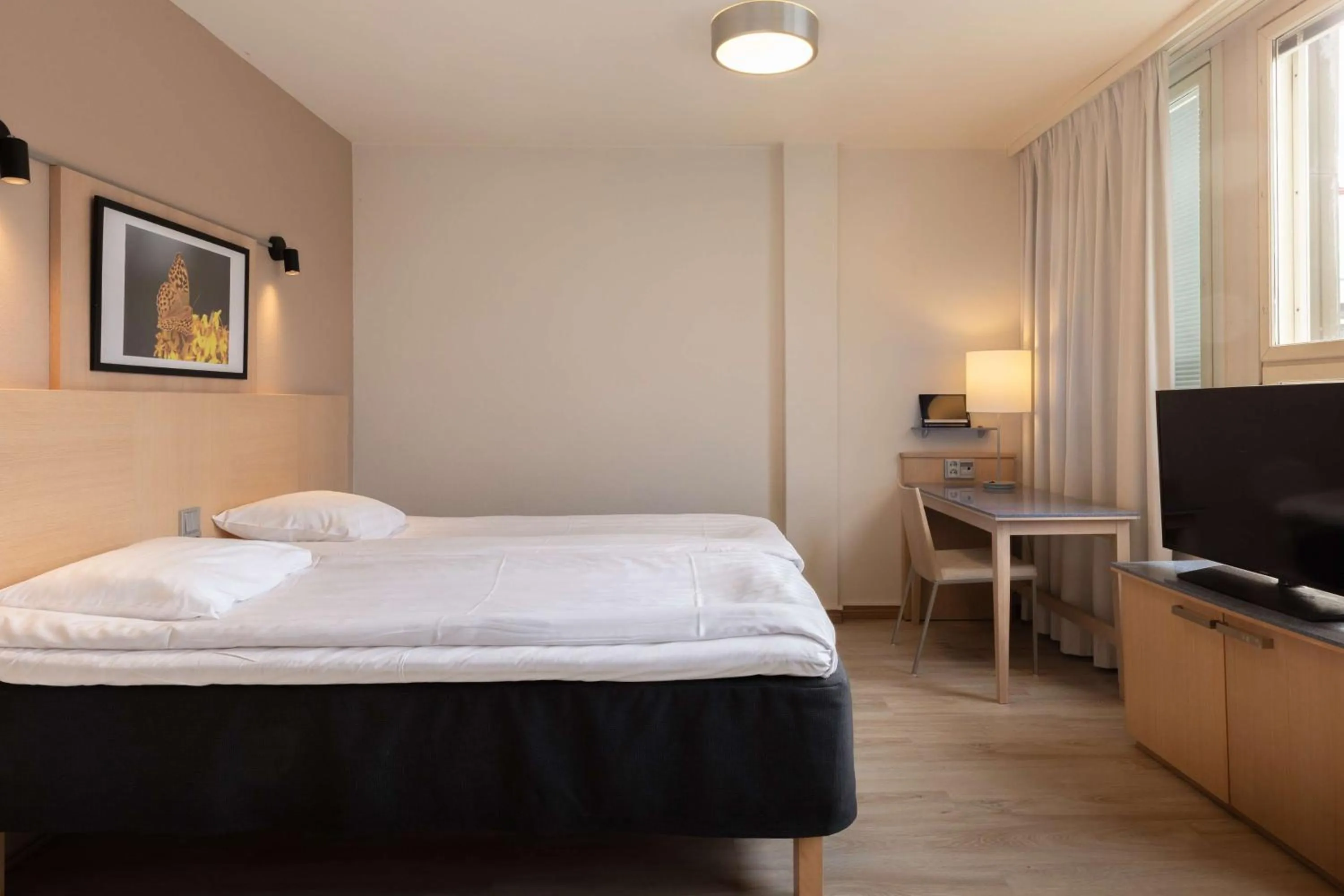 Bedroom, Bed in Scandic Seinäjoki