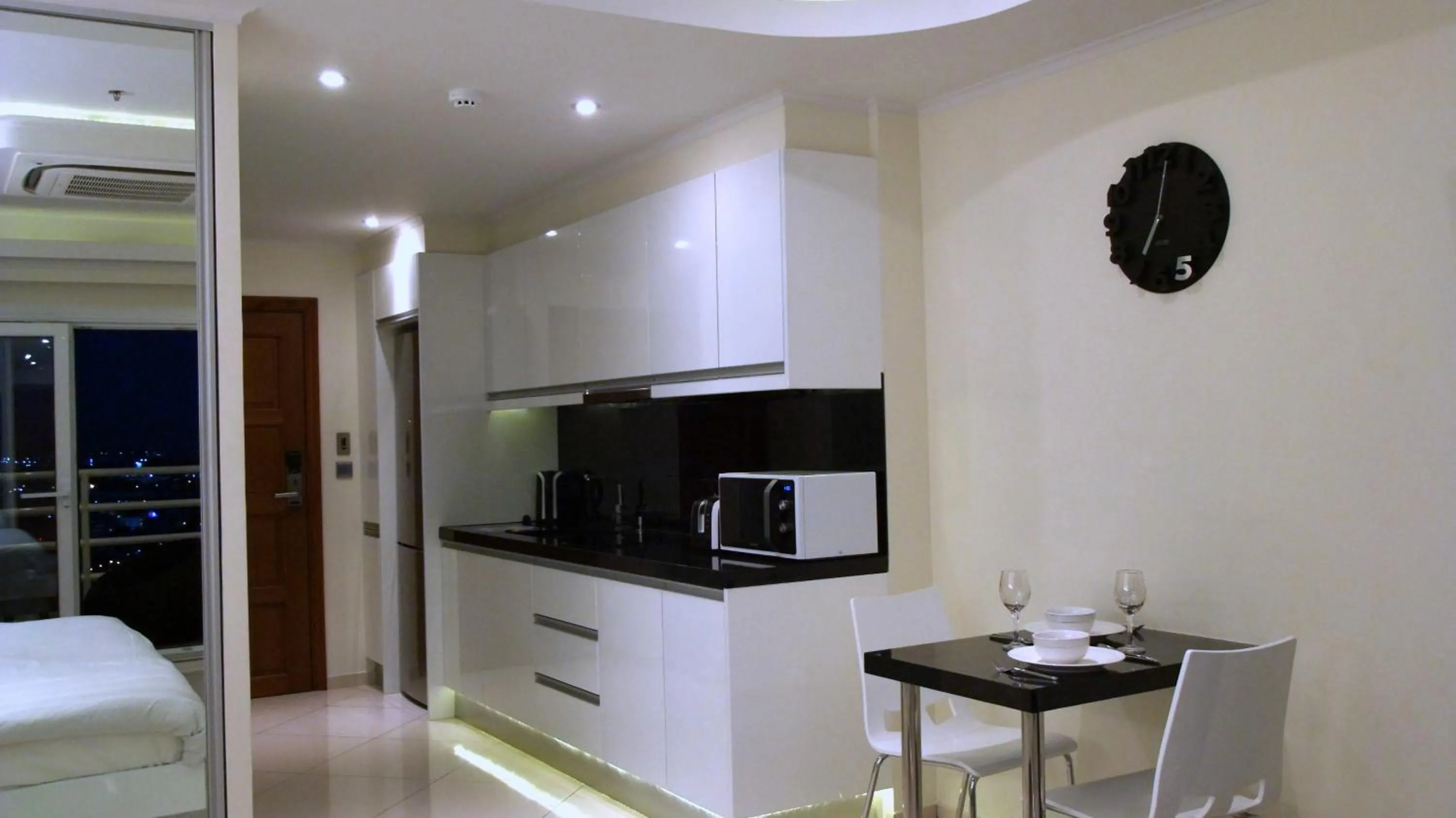 Coffee/tea facilities in View Talay 6 Pattaya Beach by CANDO