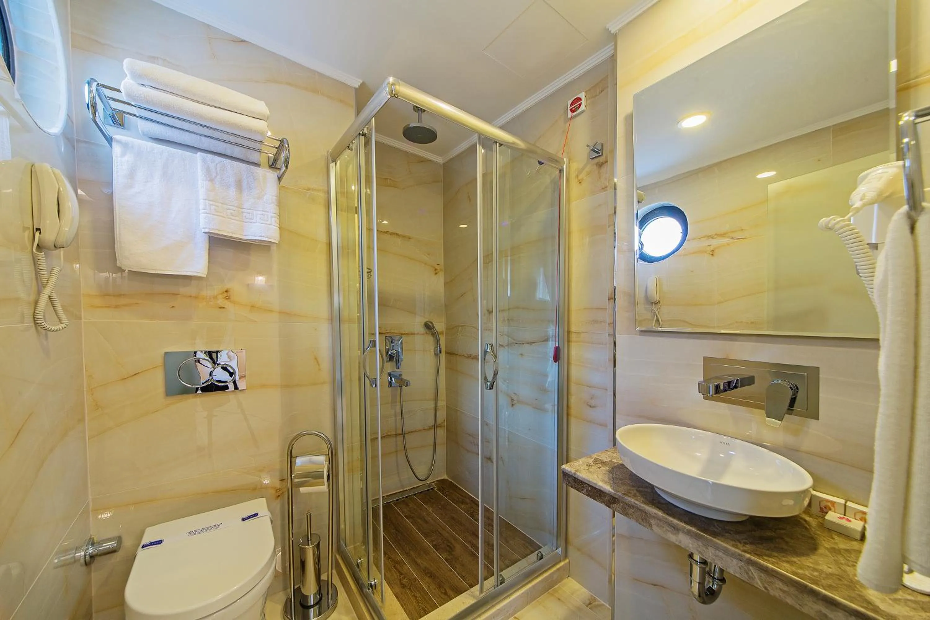 Bathroom in Grand Naki Hotel