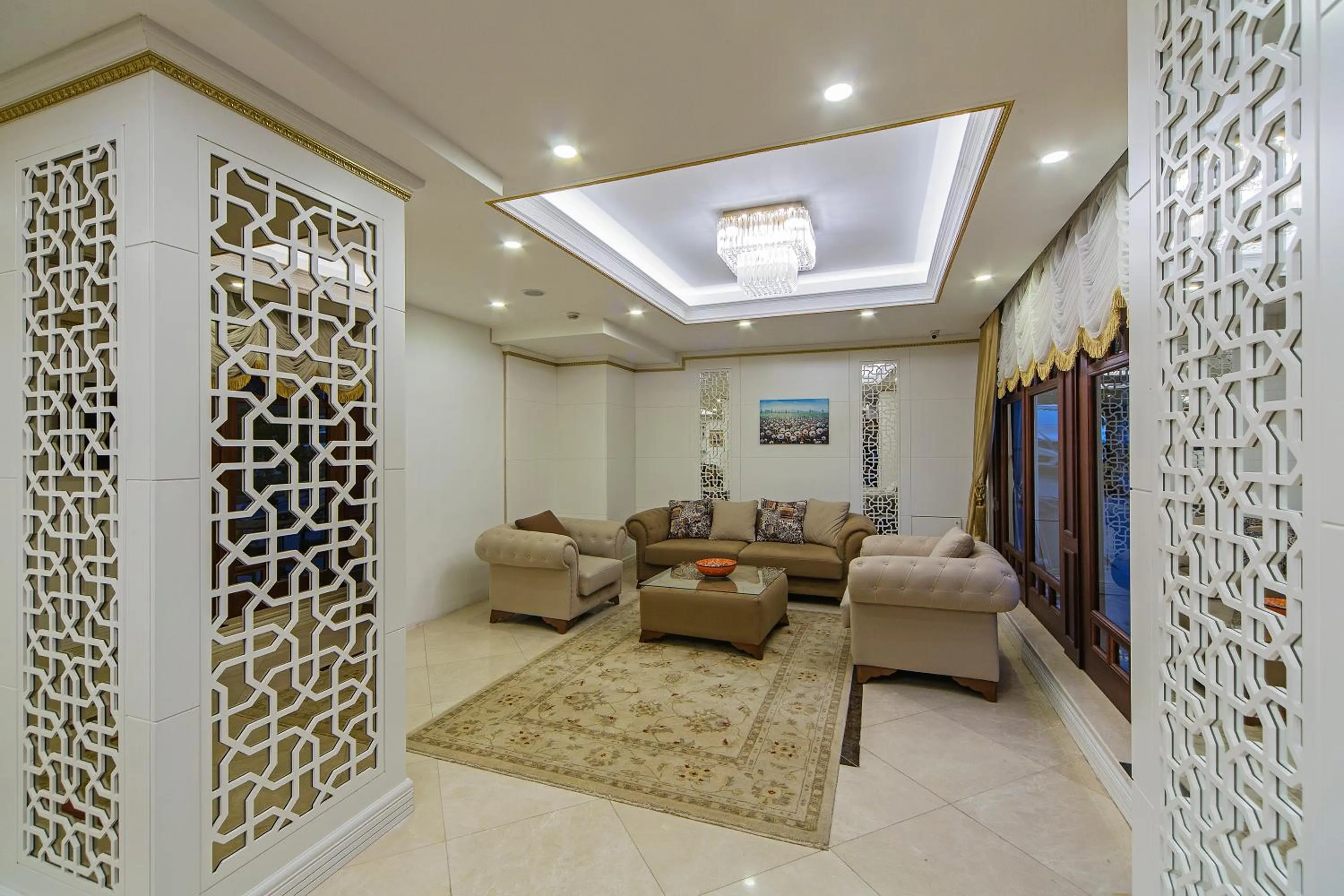 Communal lounge/ TV room in Grand Naki Hotel