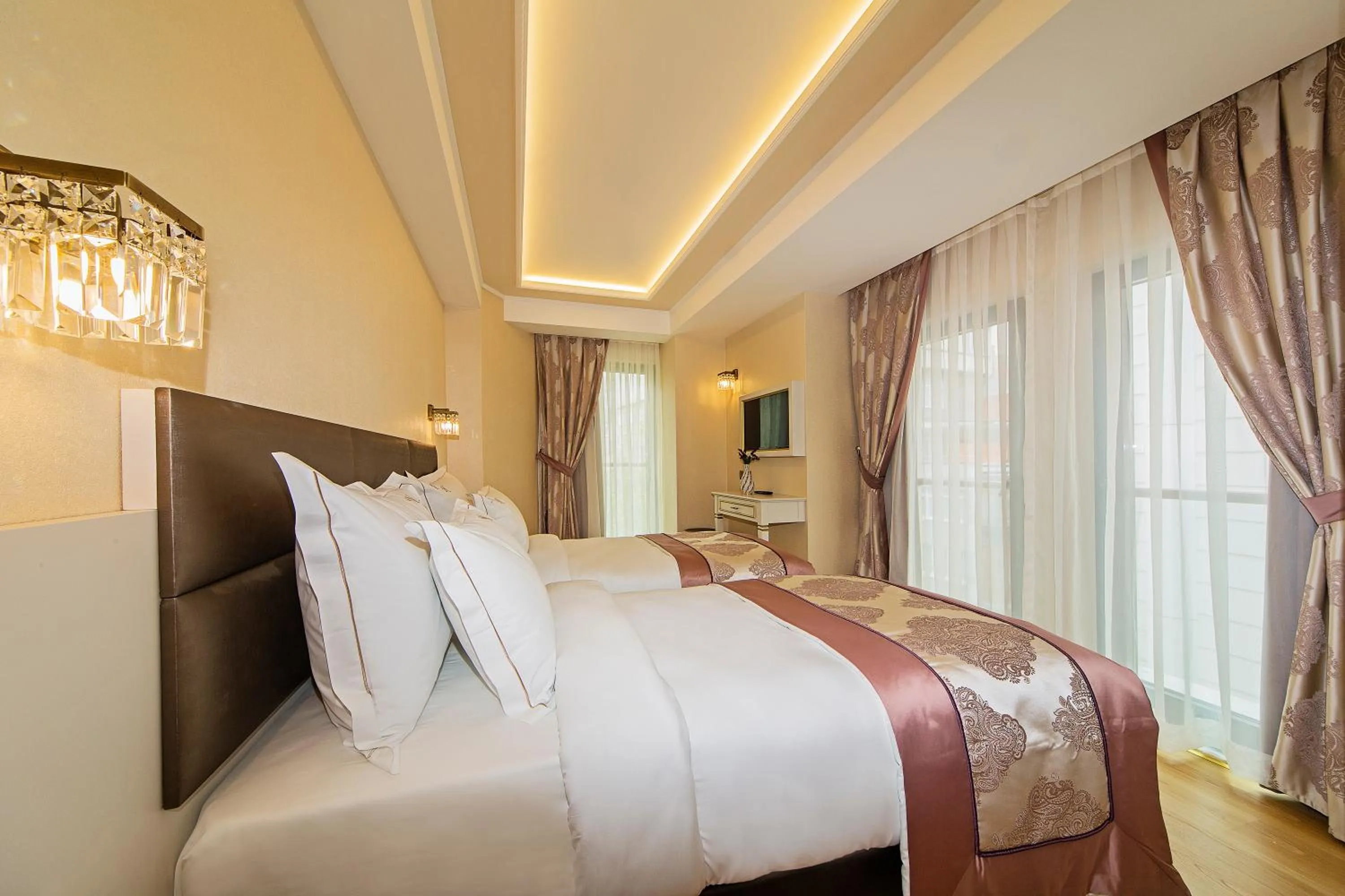 Bedroom, Bed in Grand Naki Hotel