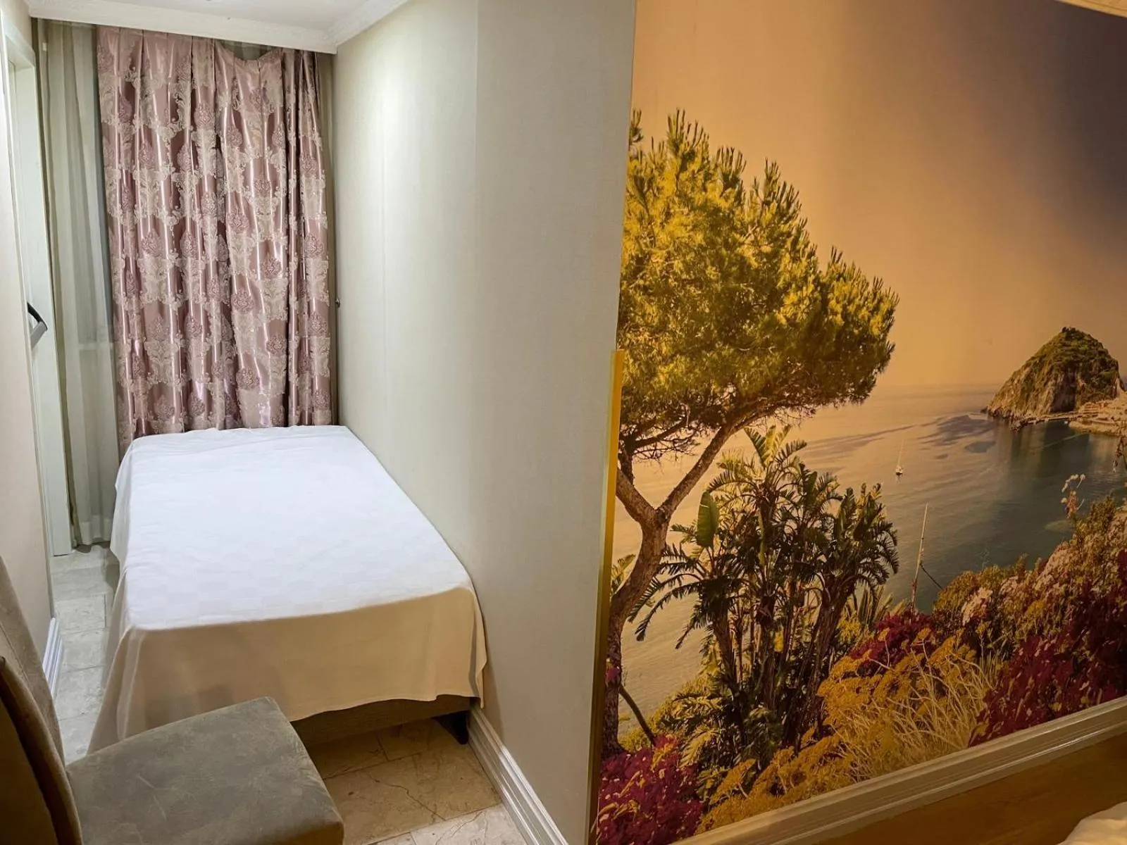 Bedroom, Bed in Grand Naki Hotel